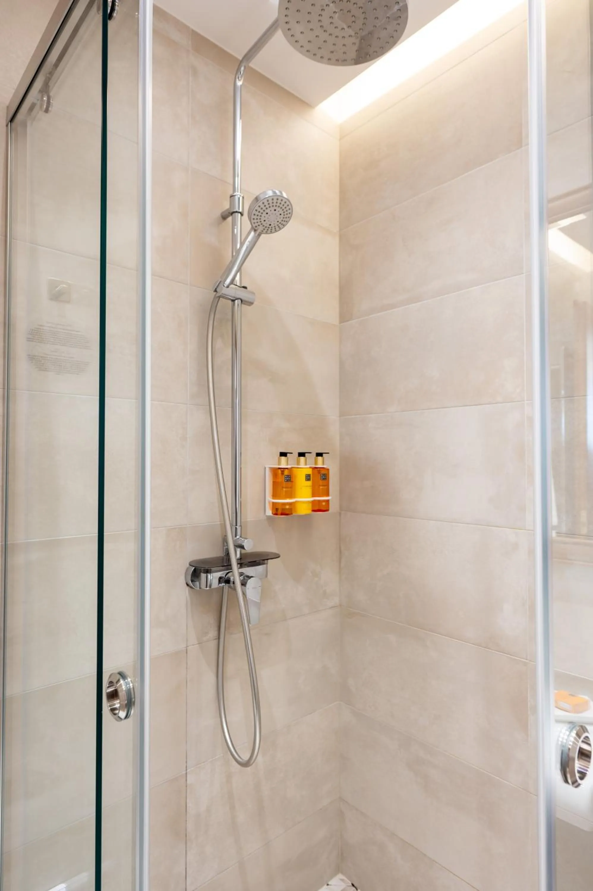 Shower in Villa Flavia Heritage Boutique Hotel