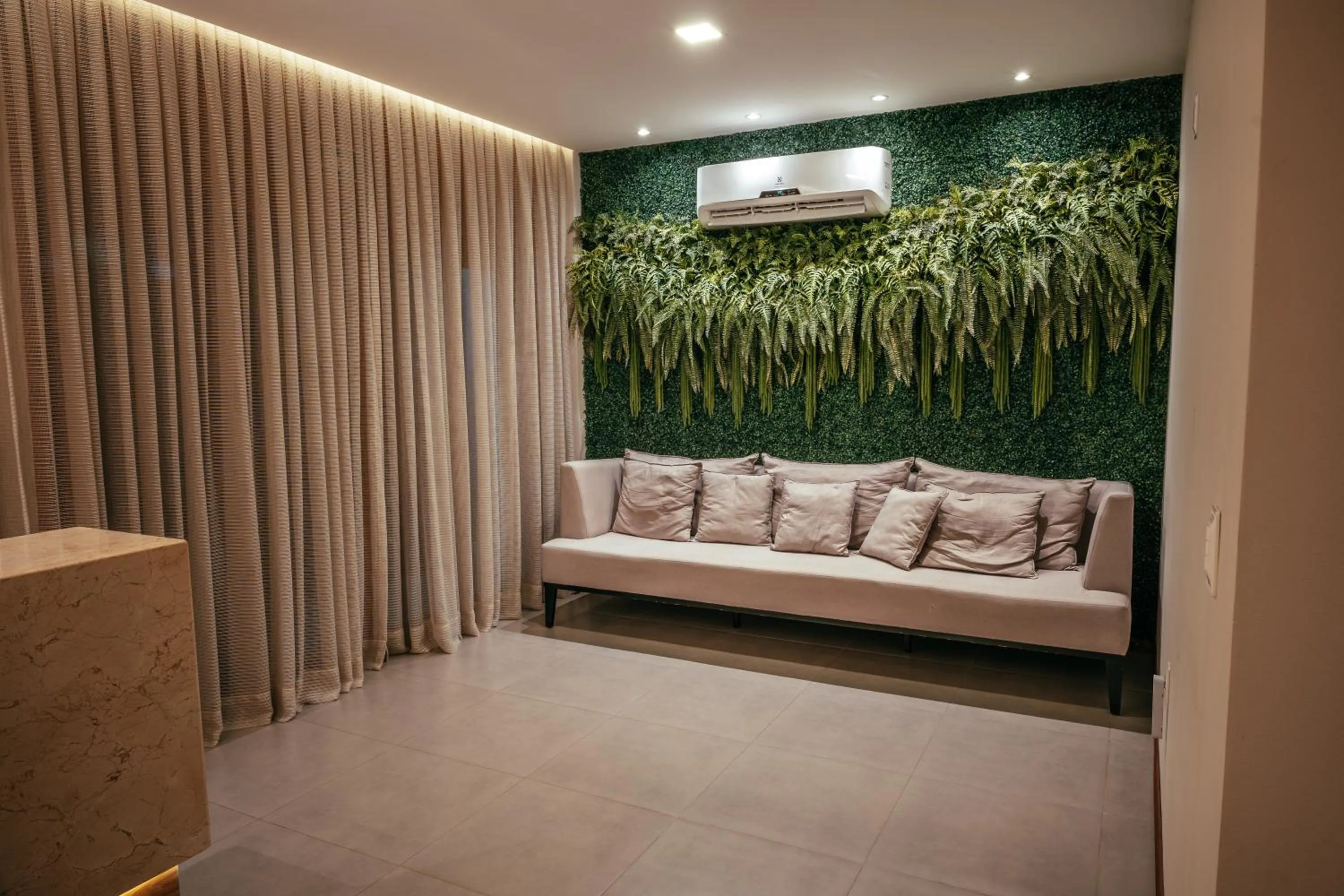 Living room, Bed in Hotel Icaraí Beach