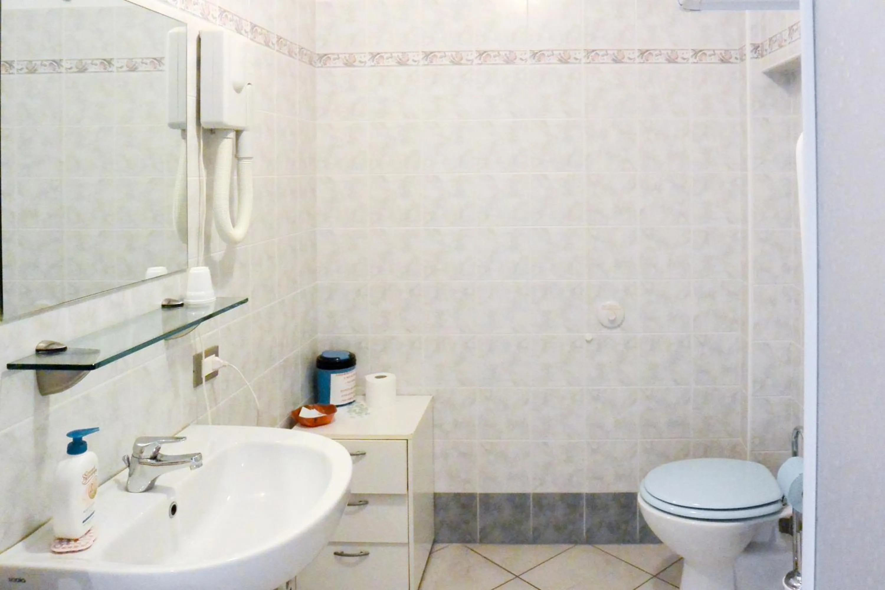 Bathroom in Albergo Meublè Abatjour