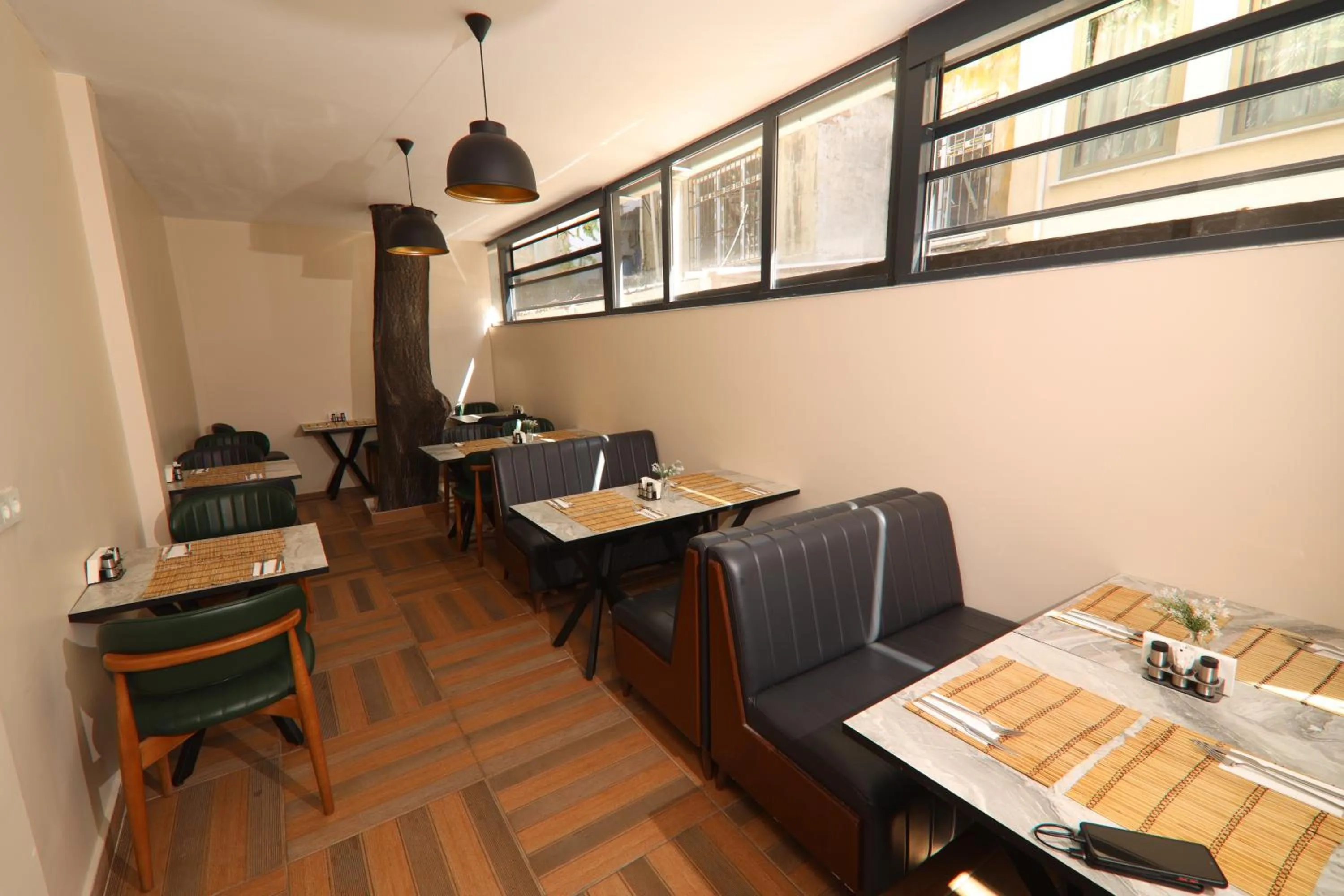 Restaurant/places to eat in BALPETEK HOTEL