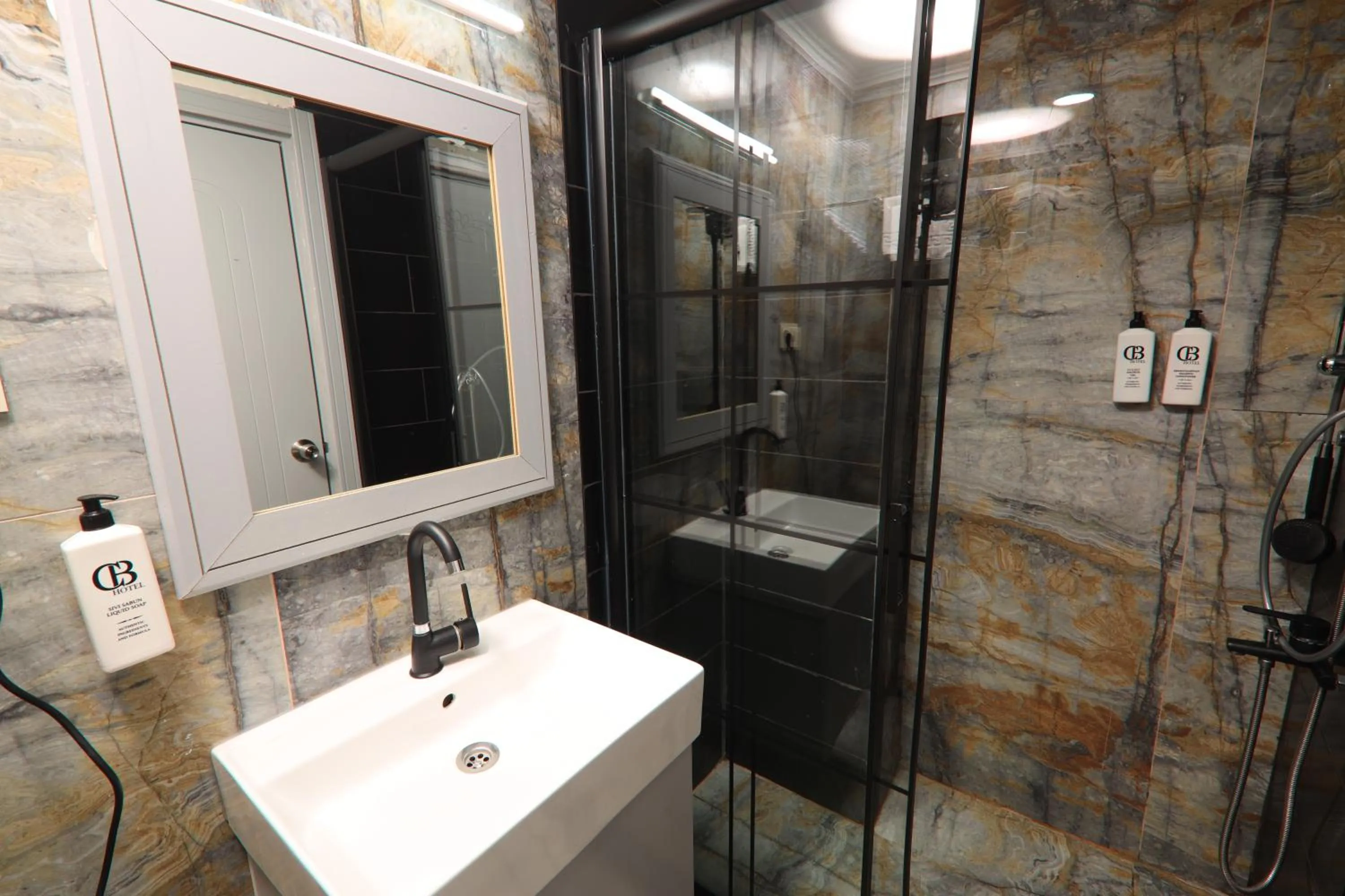 Shower in BALPETEK HOTEL