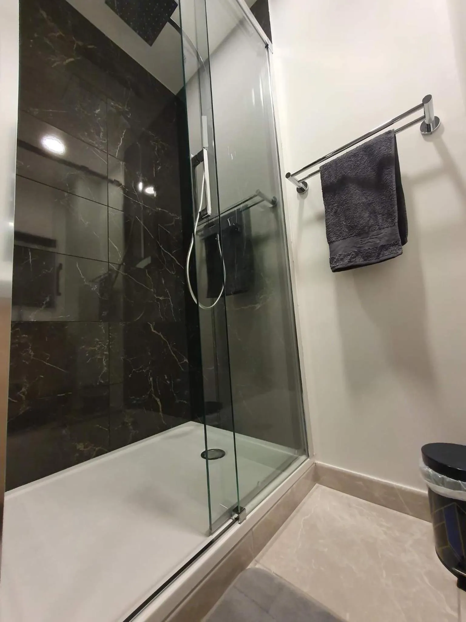 Bathroom in LA FORTERESSE - Jacuzzi/Sauna - Centre Historique