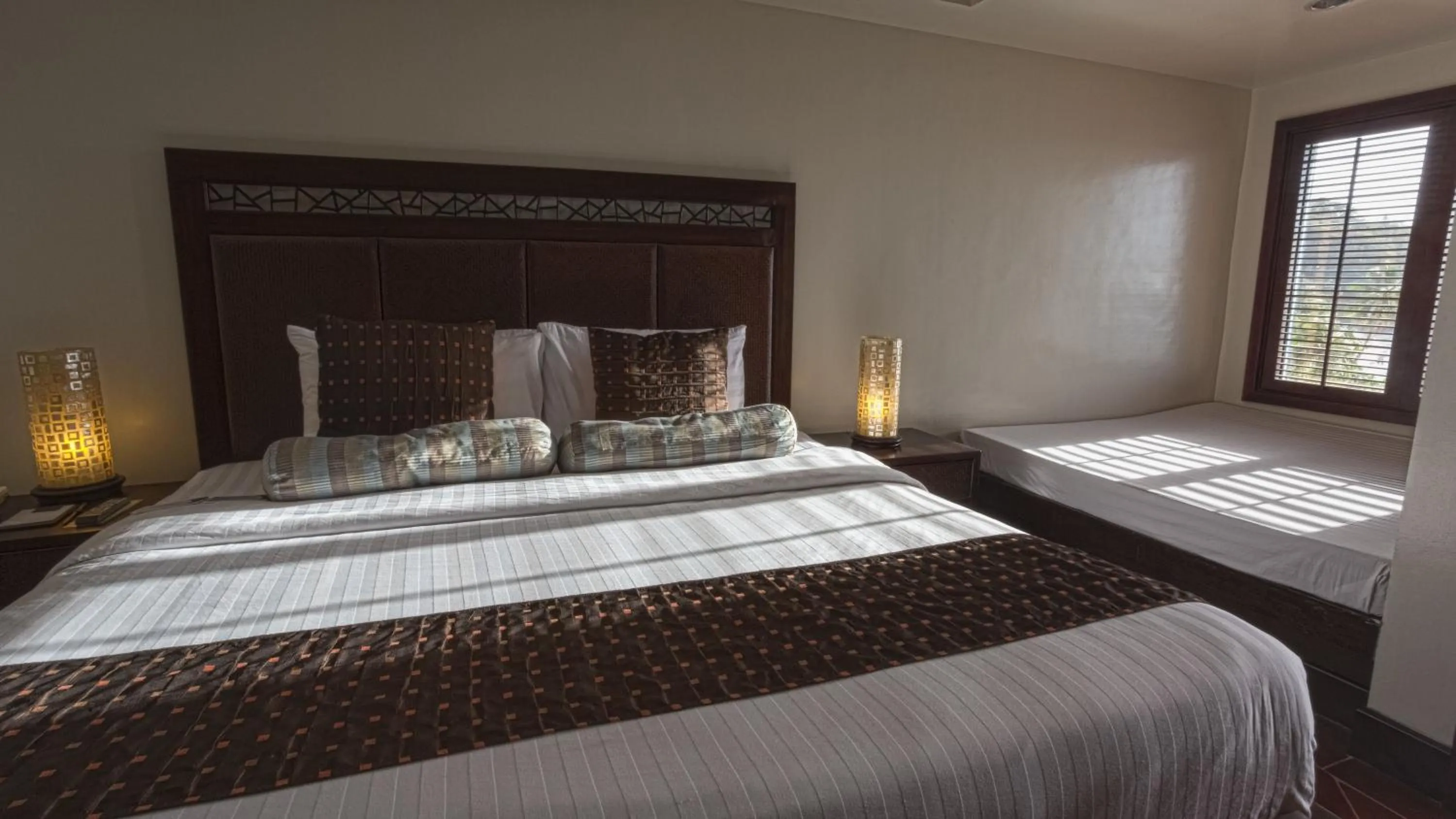 Bed in Canyon Cove Hotel and Spa