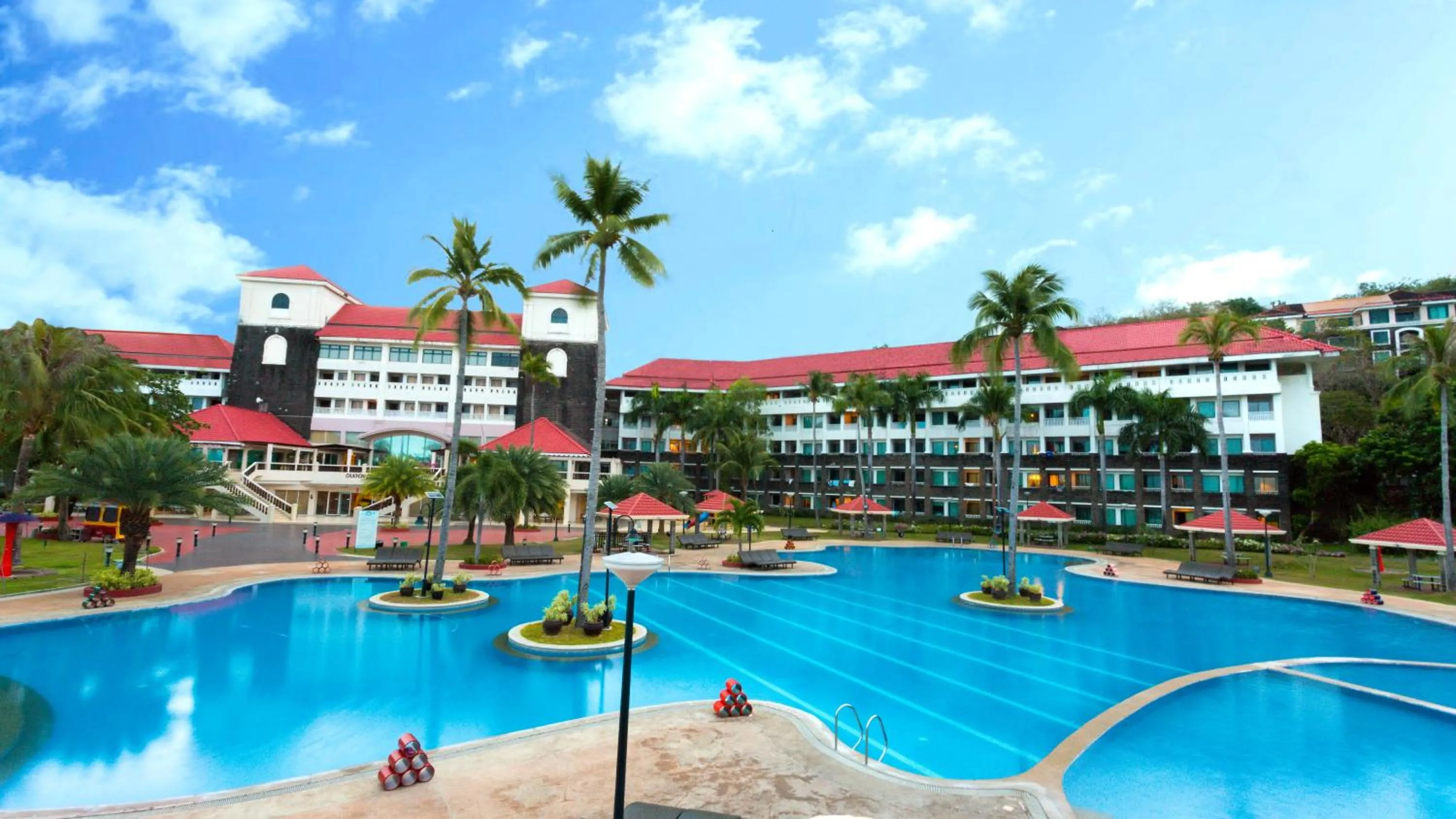 Swimming pool in Canyon Cove Hotel and Spa