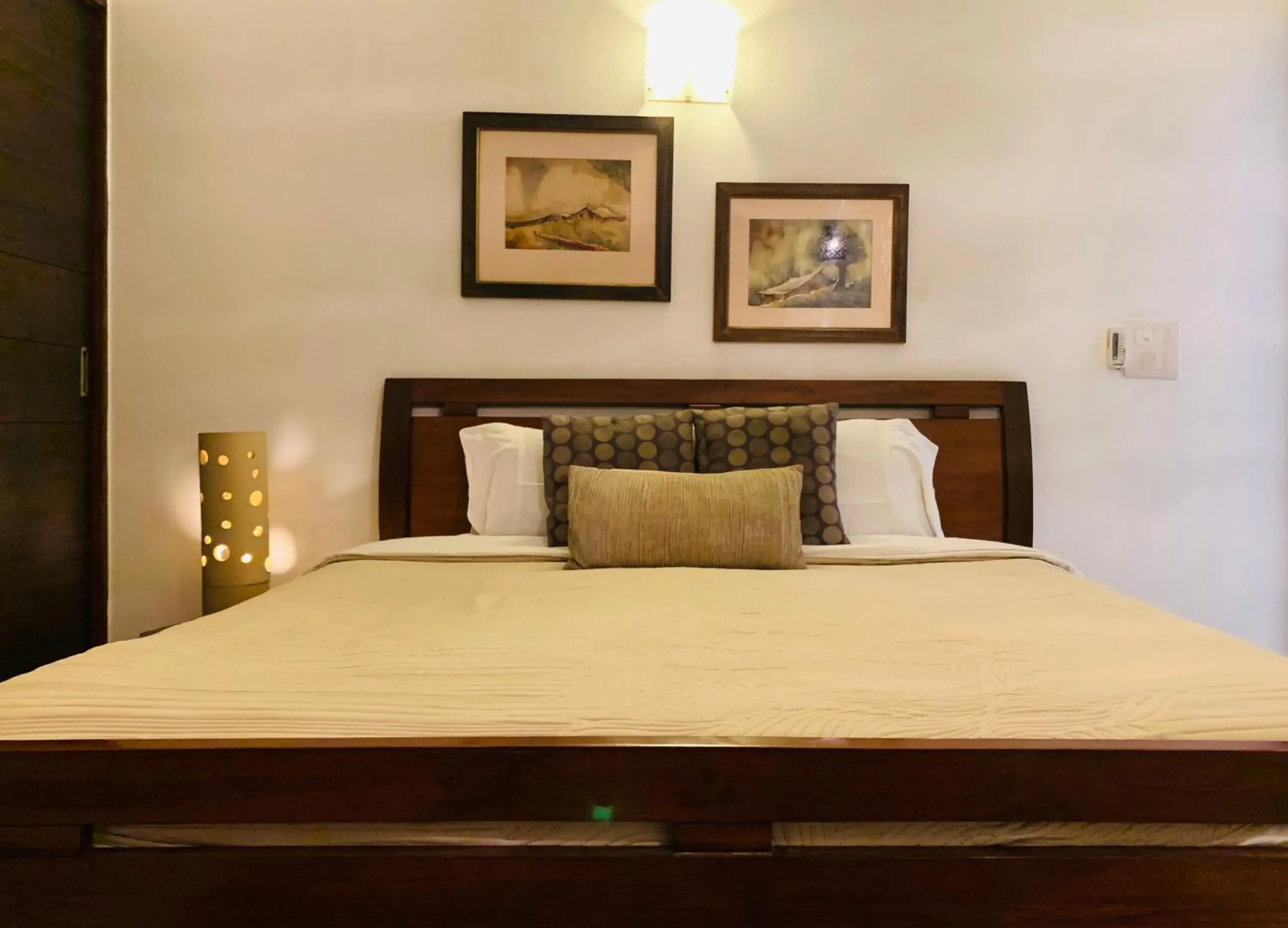 Bed in Thikana Delhi ( Boutique B&B)