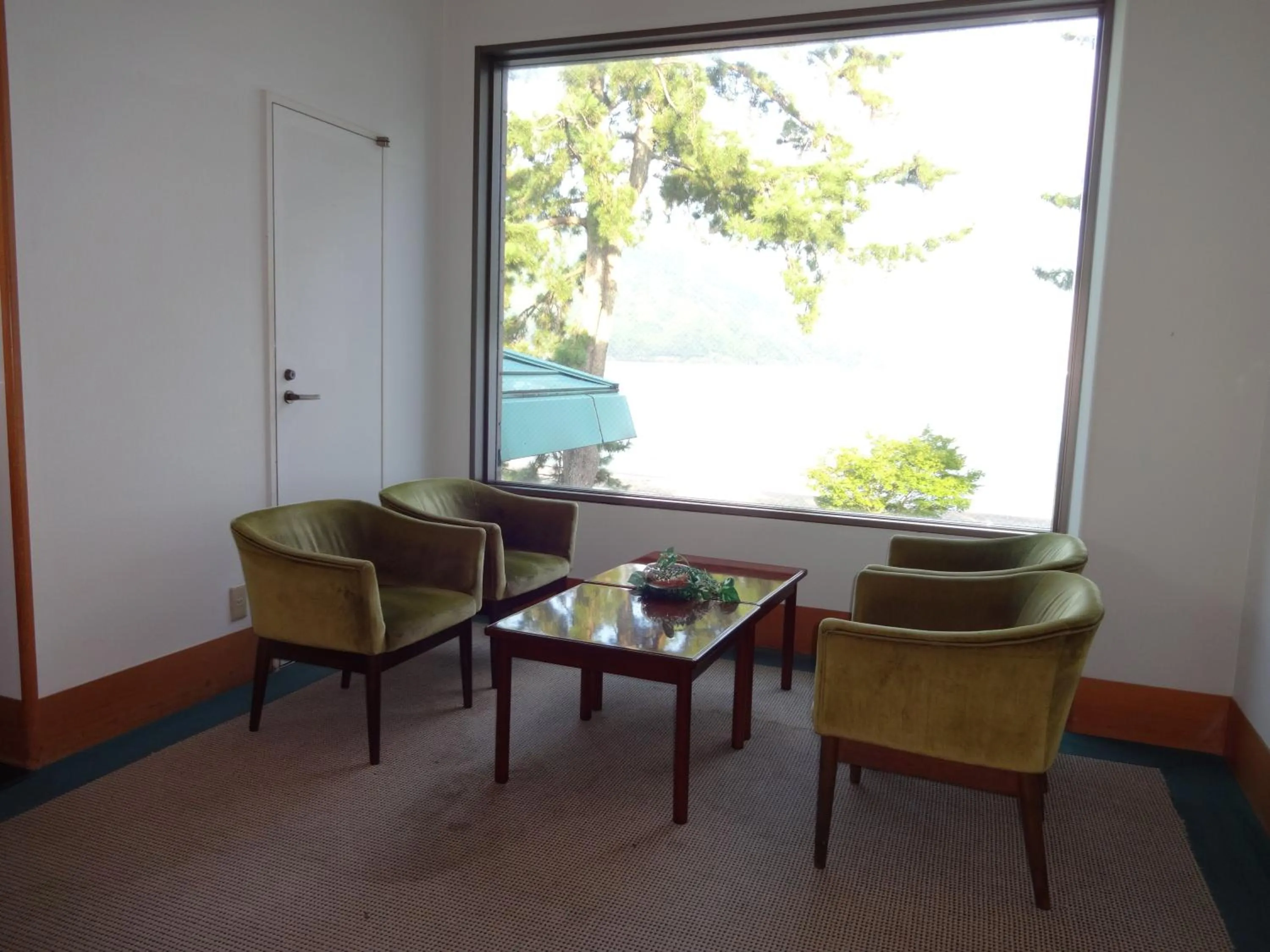 Seating area in Grand Park Hotel Okubiwako Makino