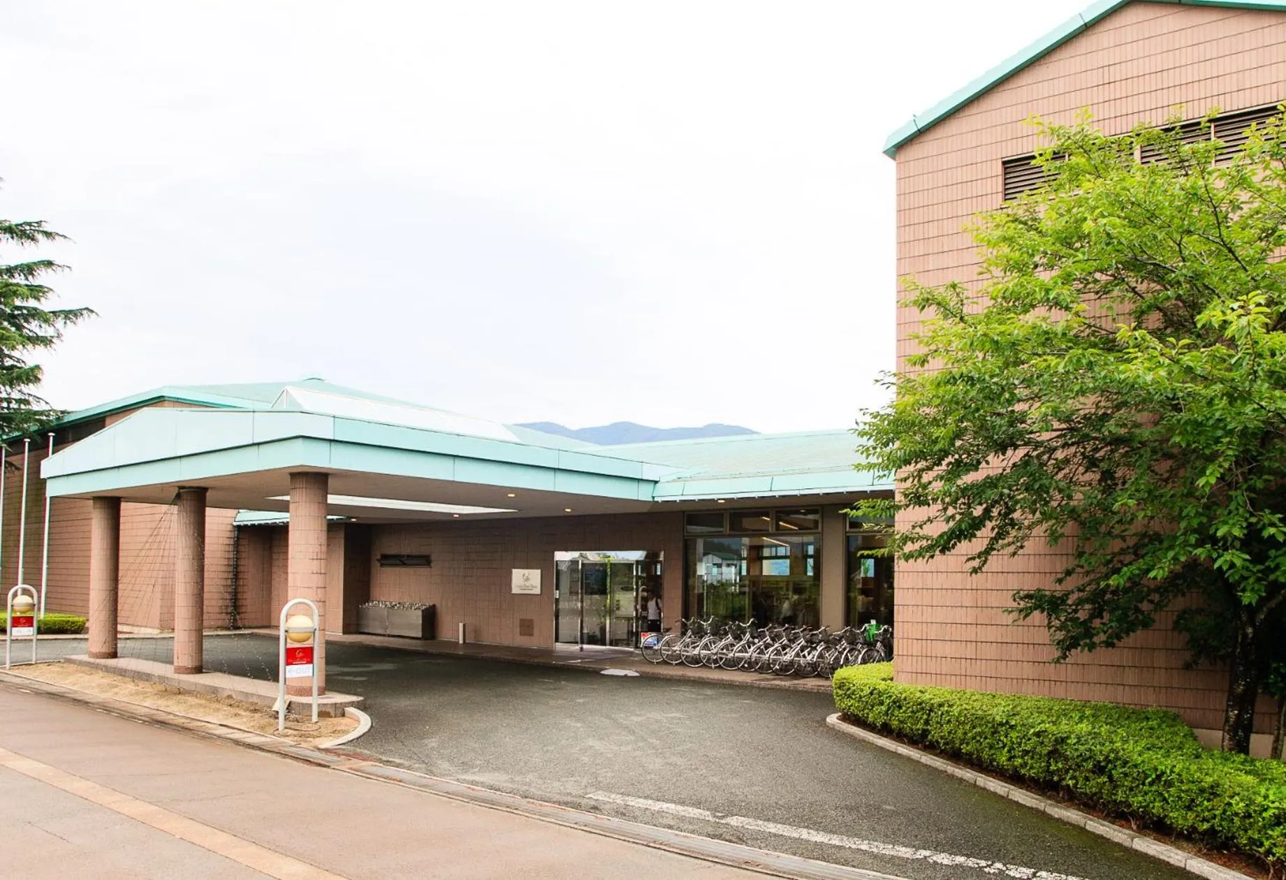 Facade/entrance in Grand Park Hotel Okubiwako Makino