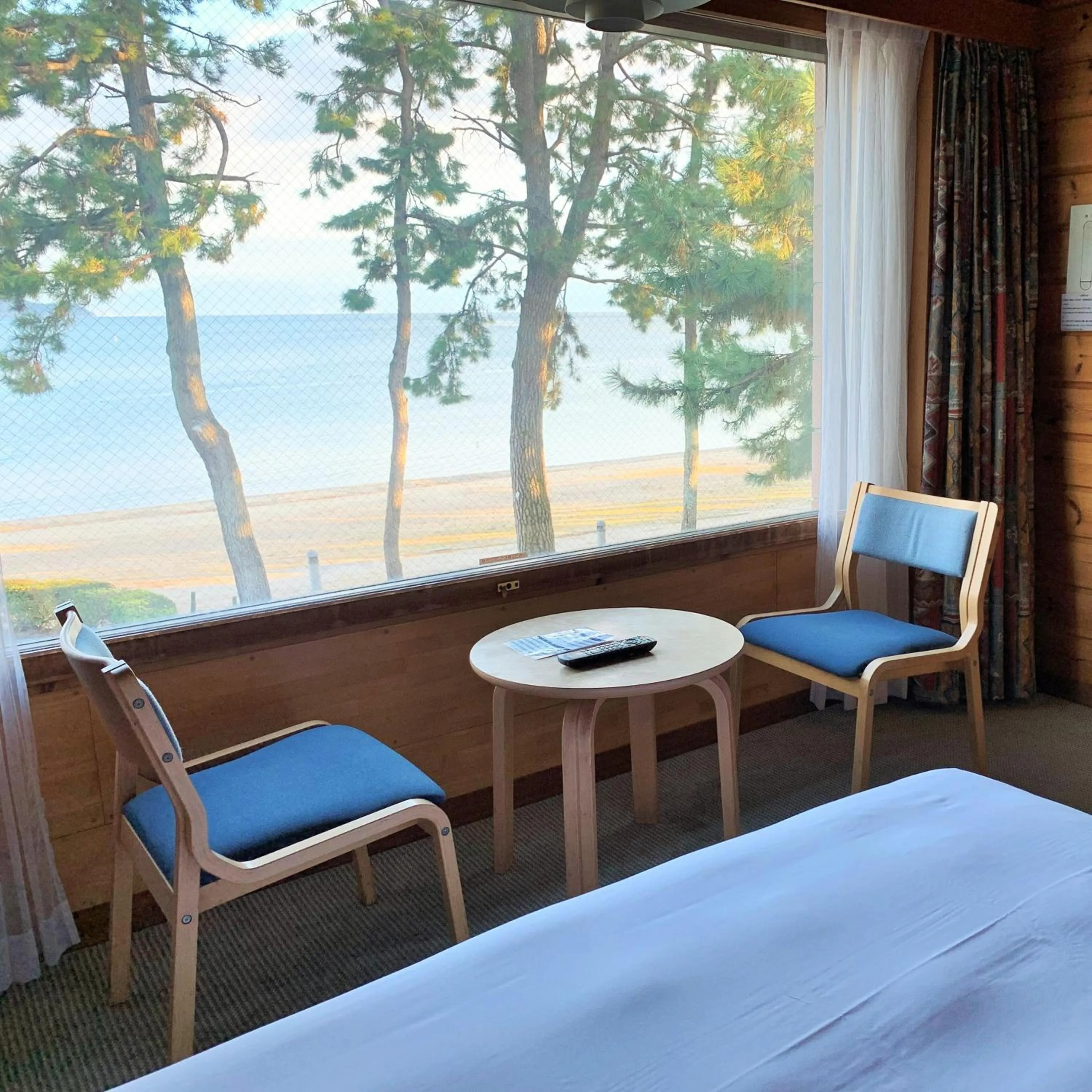 Lake view, Bed in Grand Park Hotel Okubiwako Makino