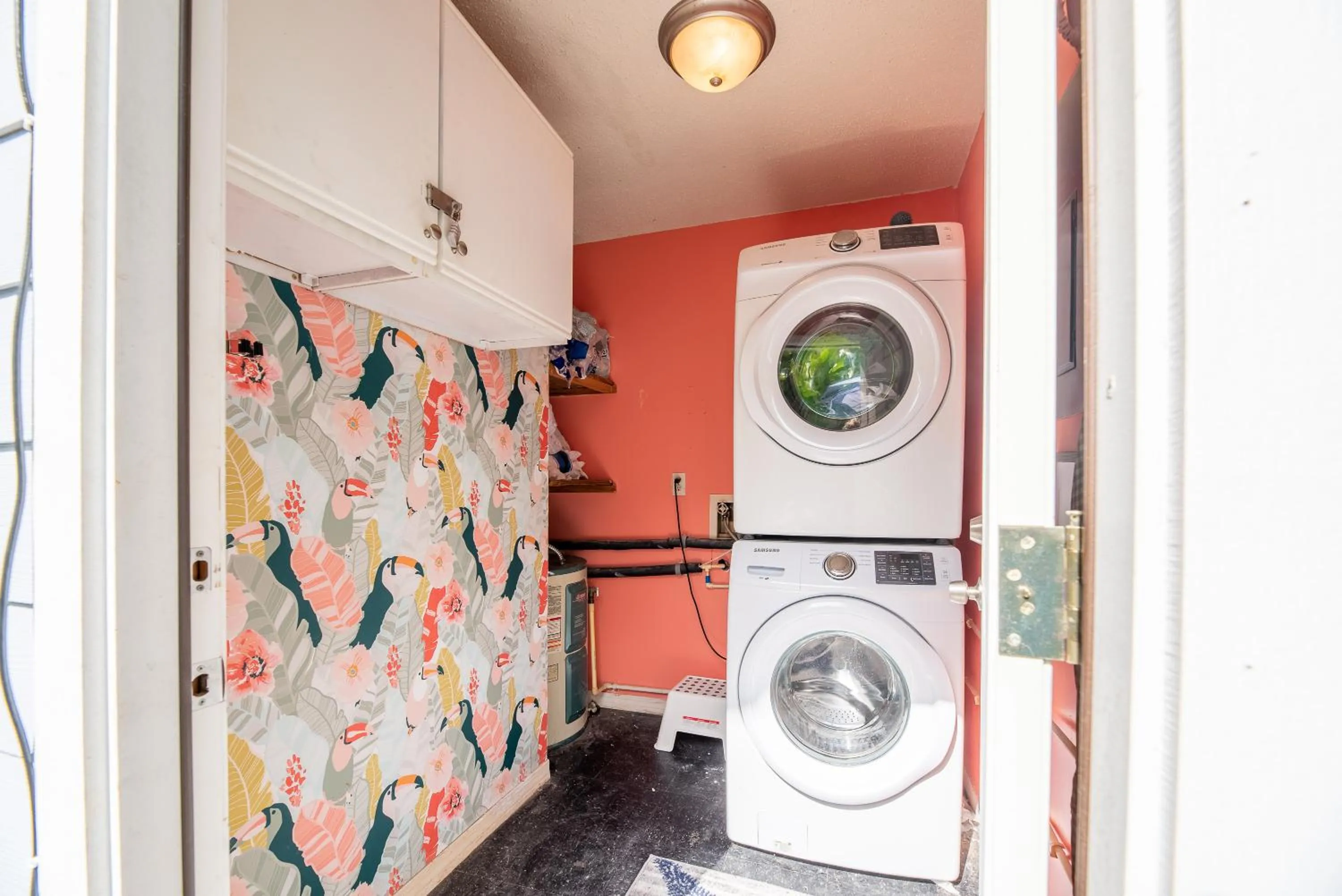 washing machine in Jax Vacations 1/2 Mile to Beach, 2 bedroom townhome pet friendly