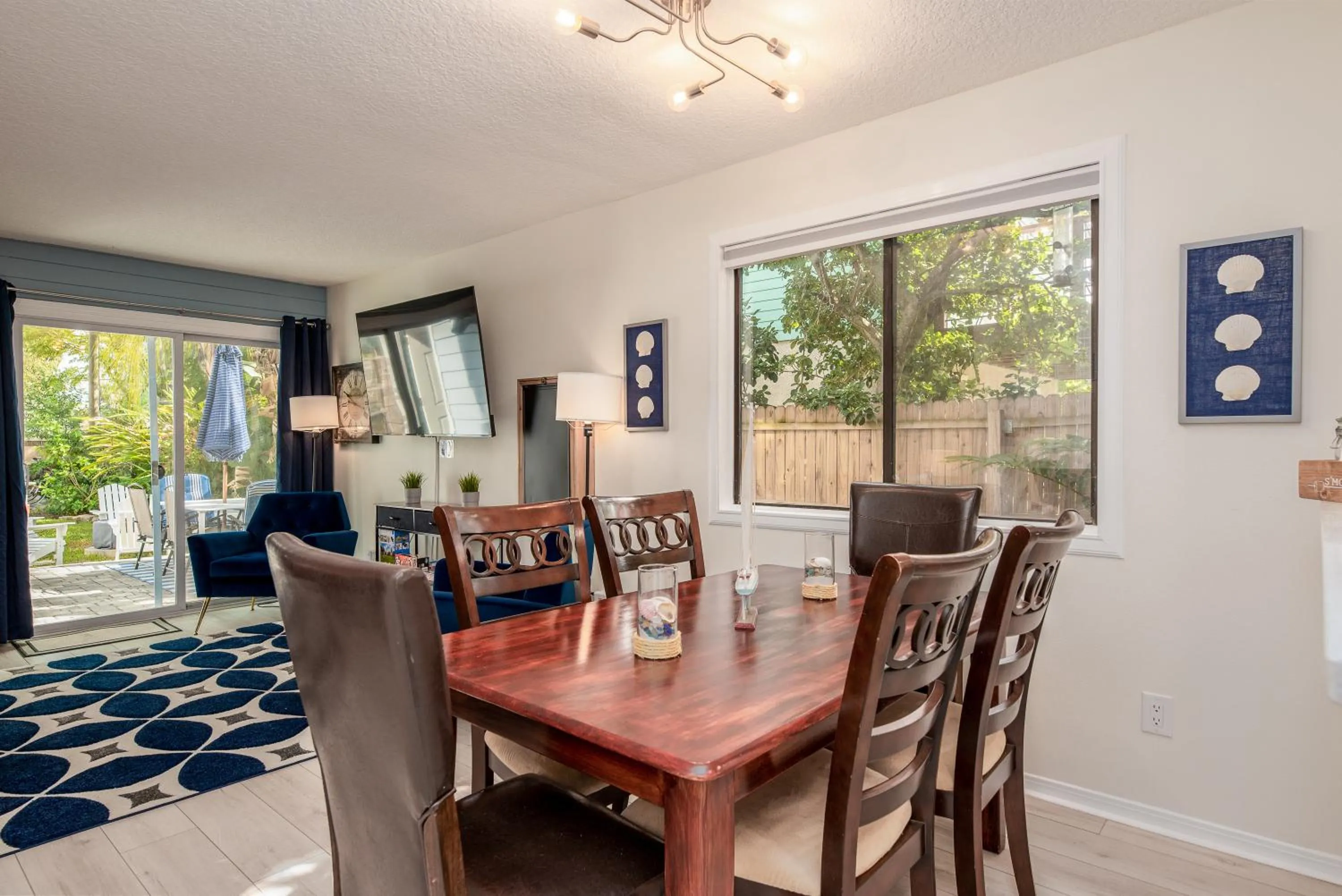 Living room in Jax Vacations 1/2 Mile to Beach, 2 bedroom townhome pet friendly