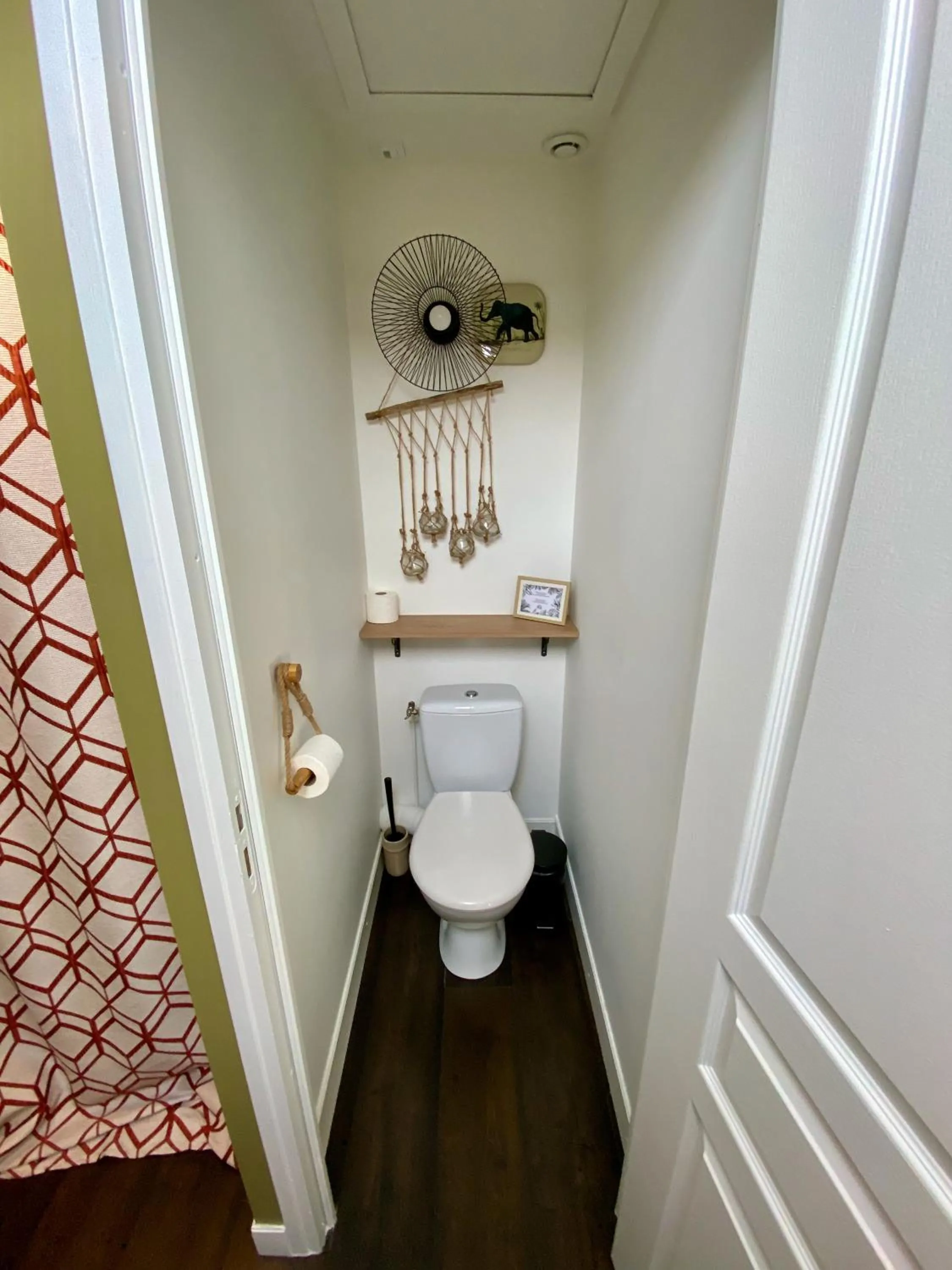Toilet in Le Clos de la Chapelle Bayeux