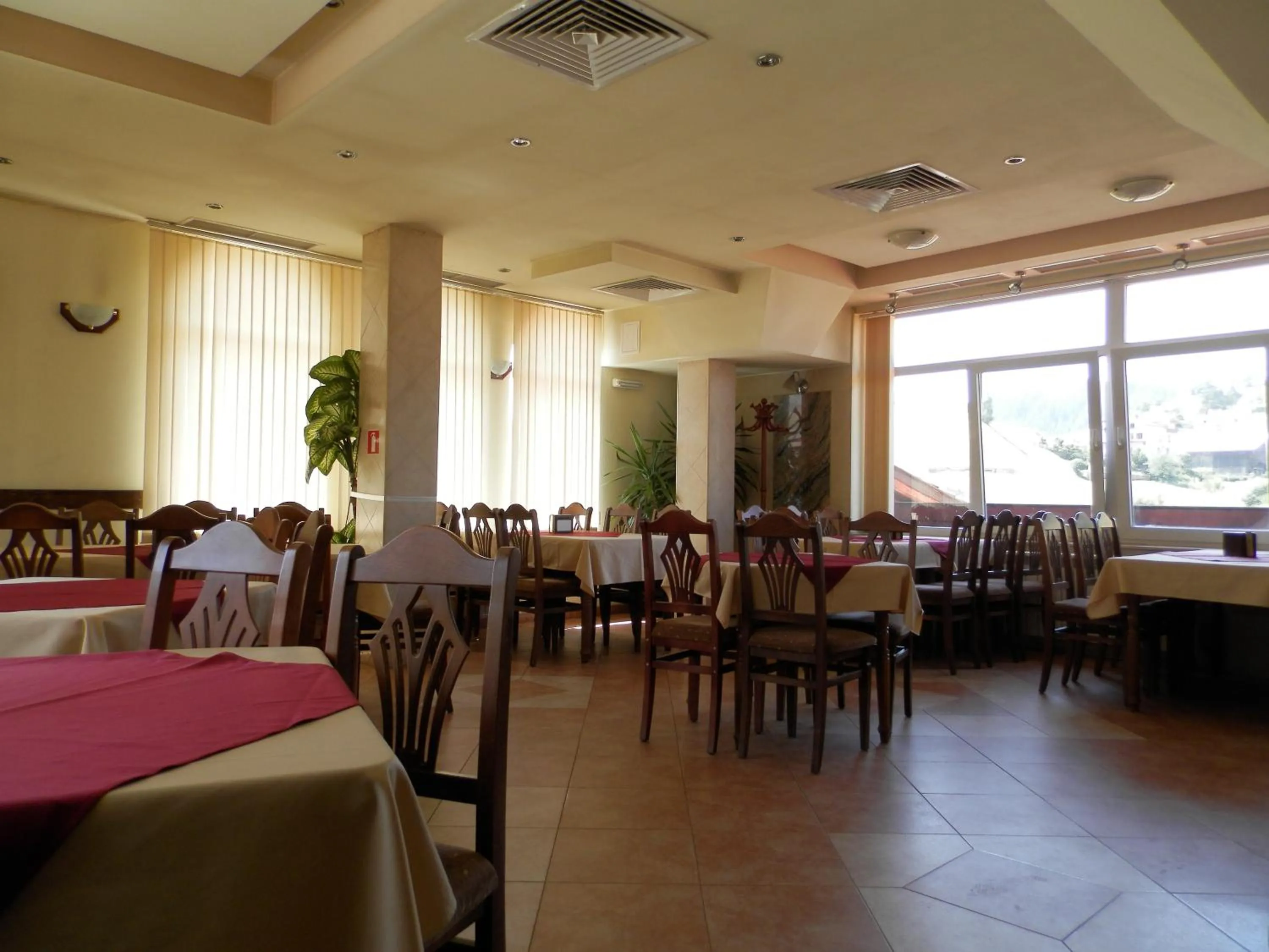 Restaurant/places to eat in Family Hotel Daisy