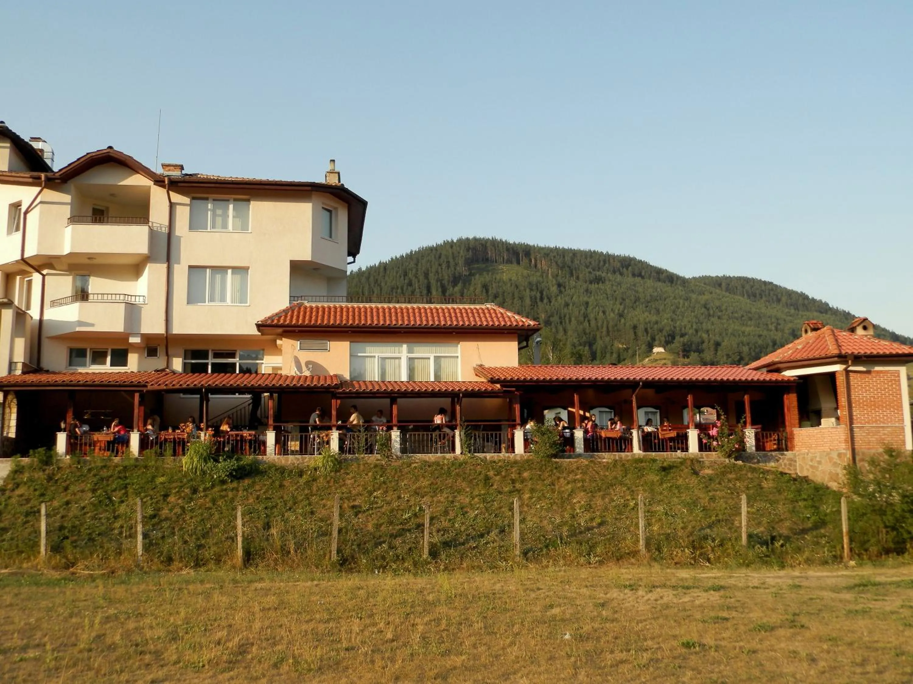 Facade/entrance in Family Hotel Daisy