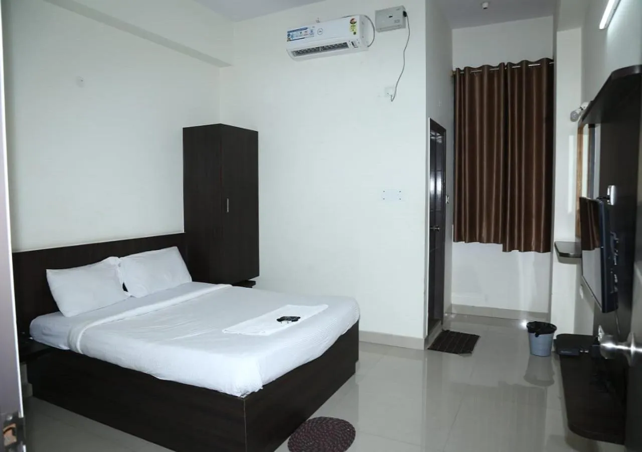 Deluxe Double or Twin Room in FabHotel Pride Image - Rajarajeshwari Nagar