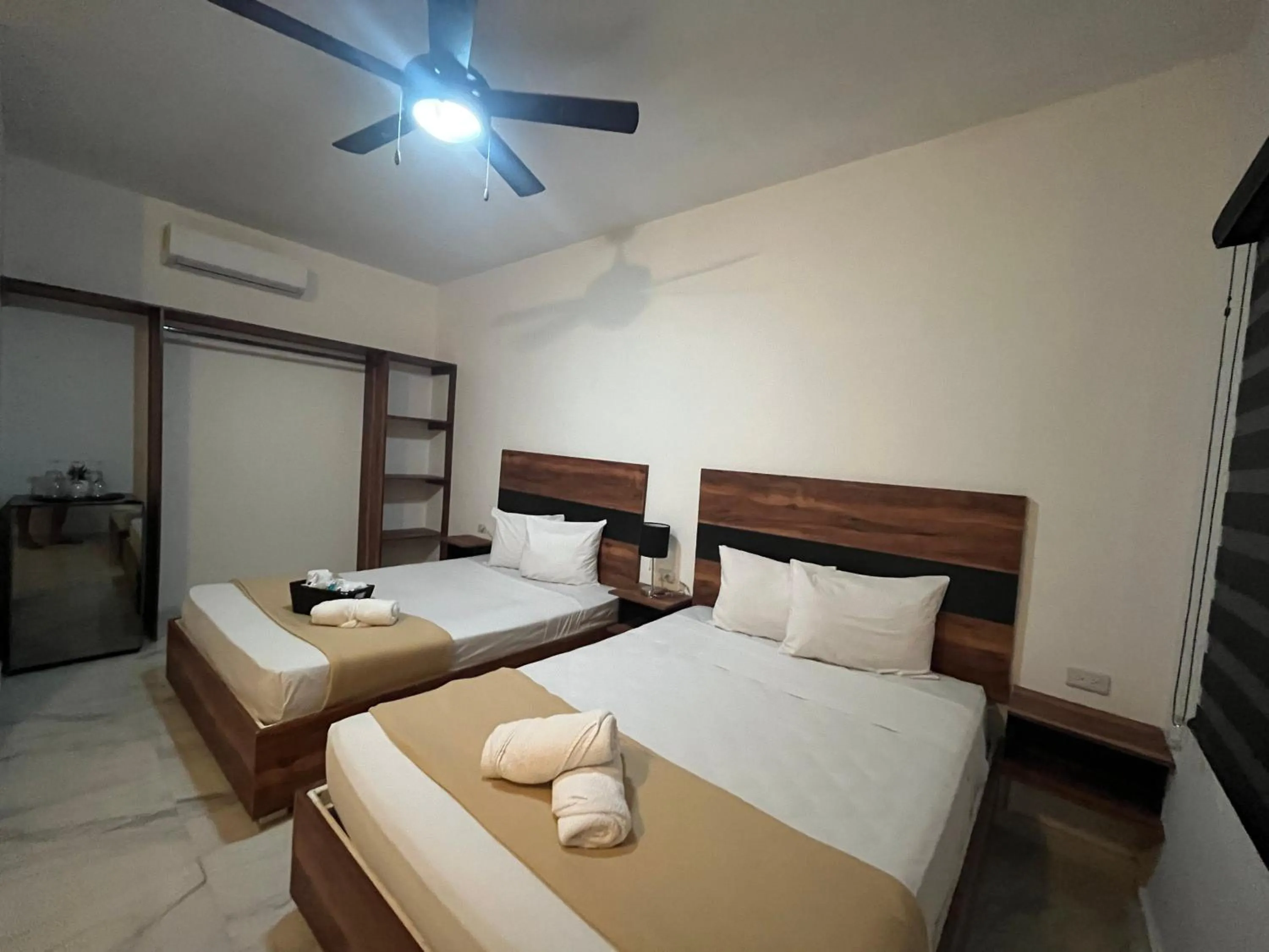 Photo of the whole room, Bed in BALAM Playa - 15Th Ave