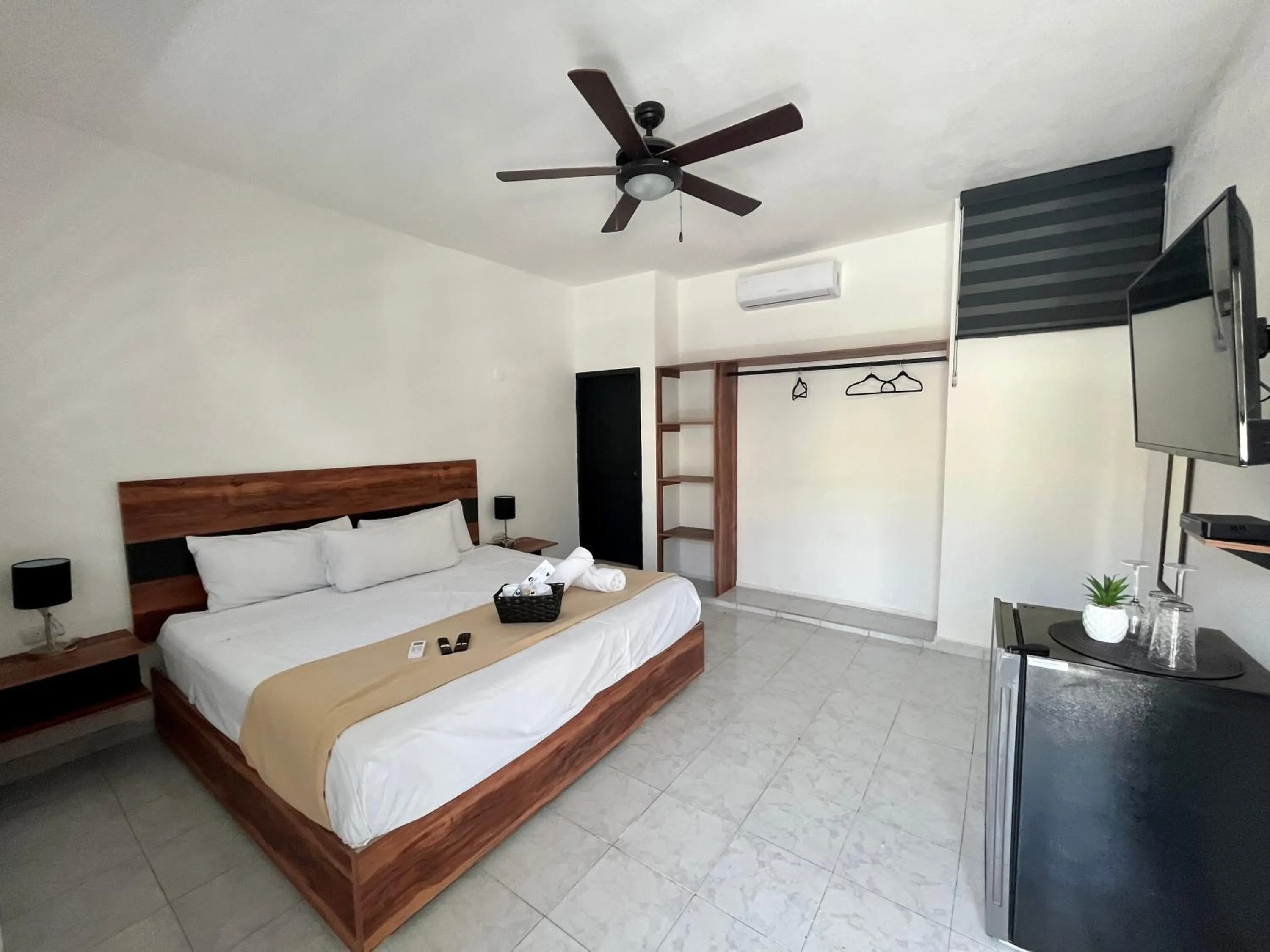 Photo of the whole room, Bed in BALAM Playa - 15Th Ave