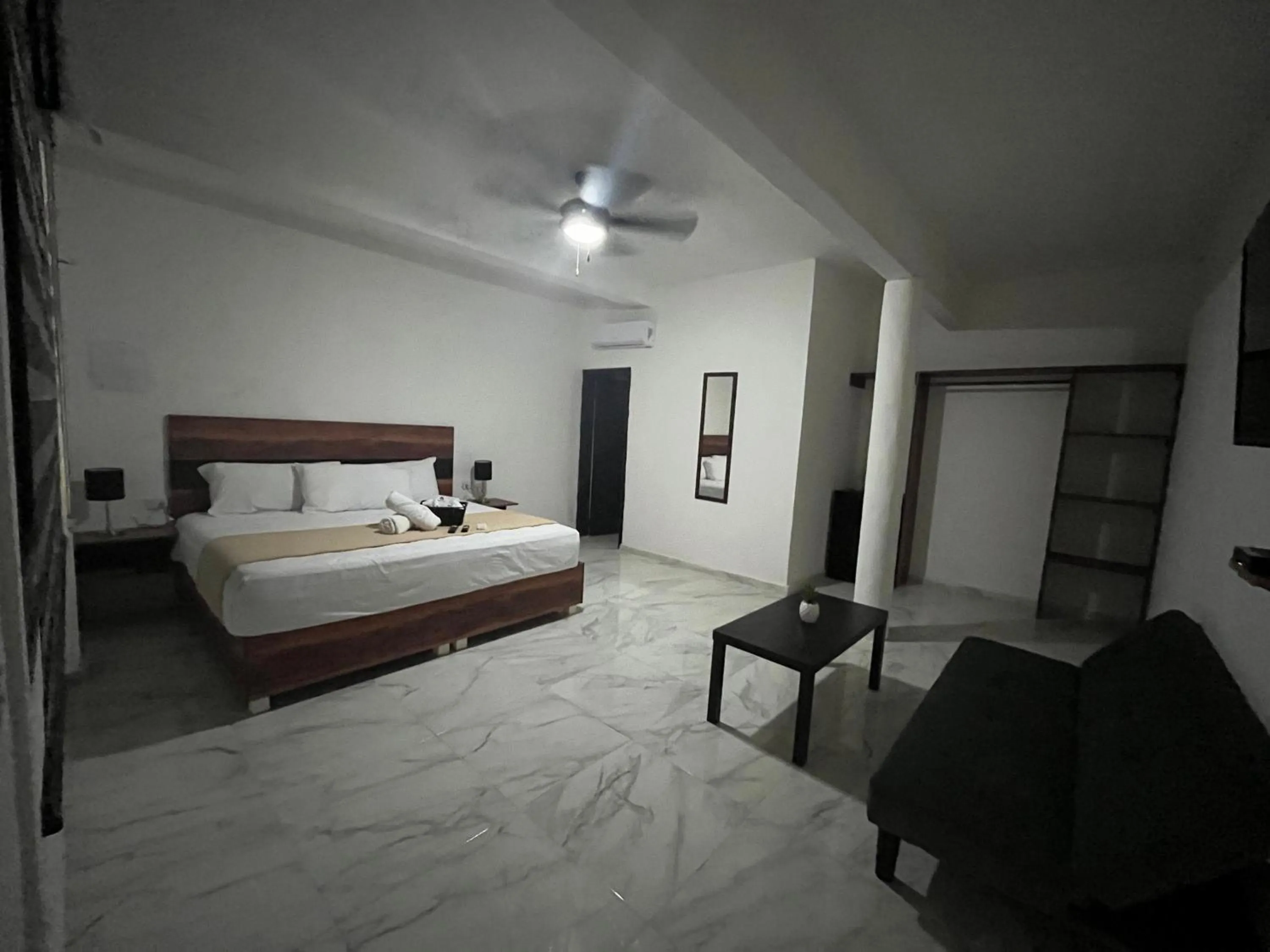 Photo of the whole room, Bed in BALAM Playa - 15Th Ave