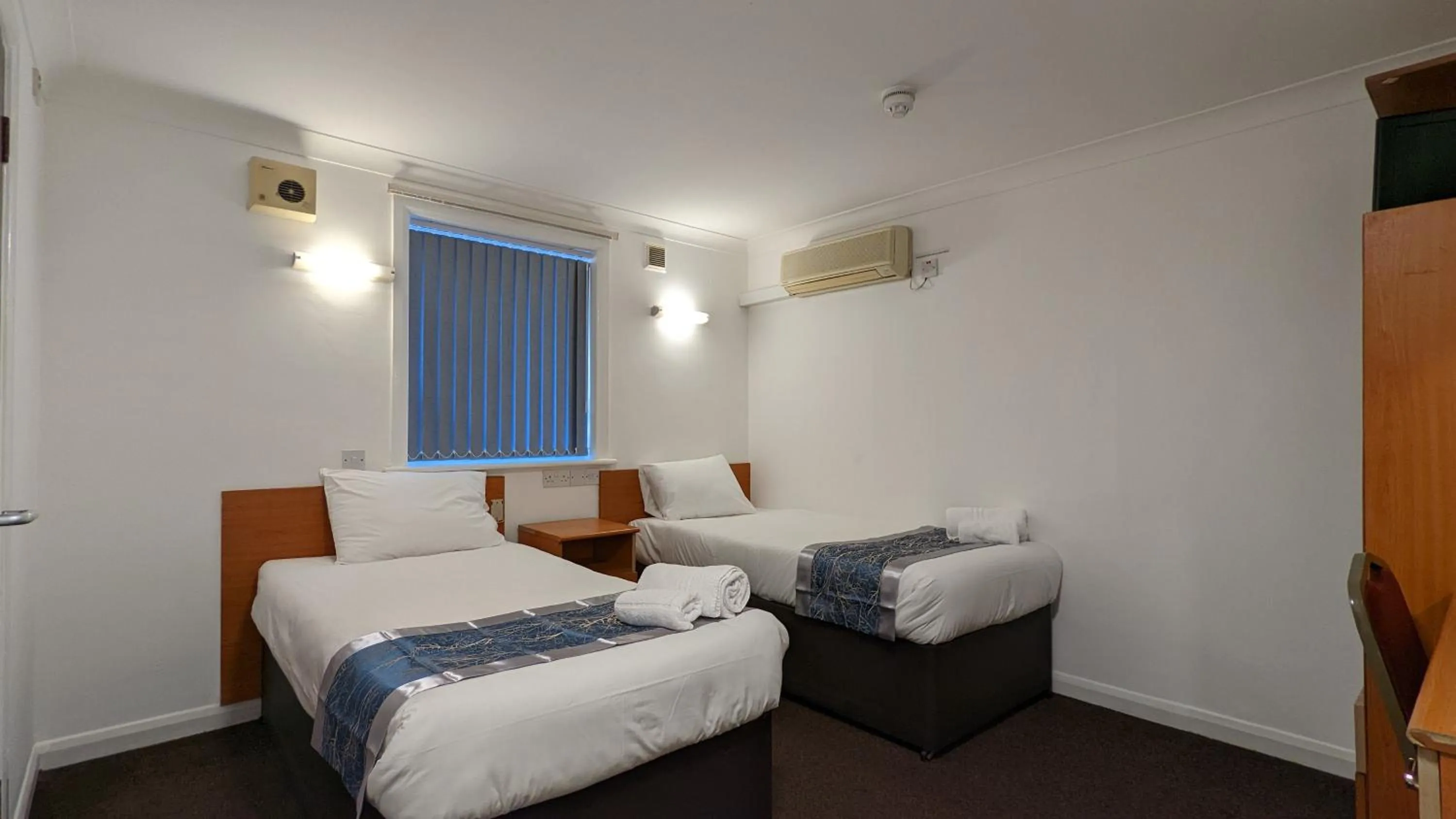 Bed in Heathrow Lodge Ltd