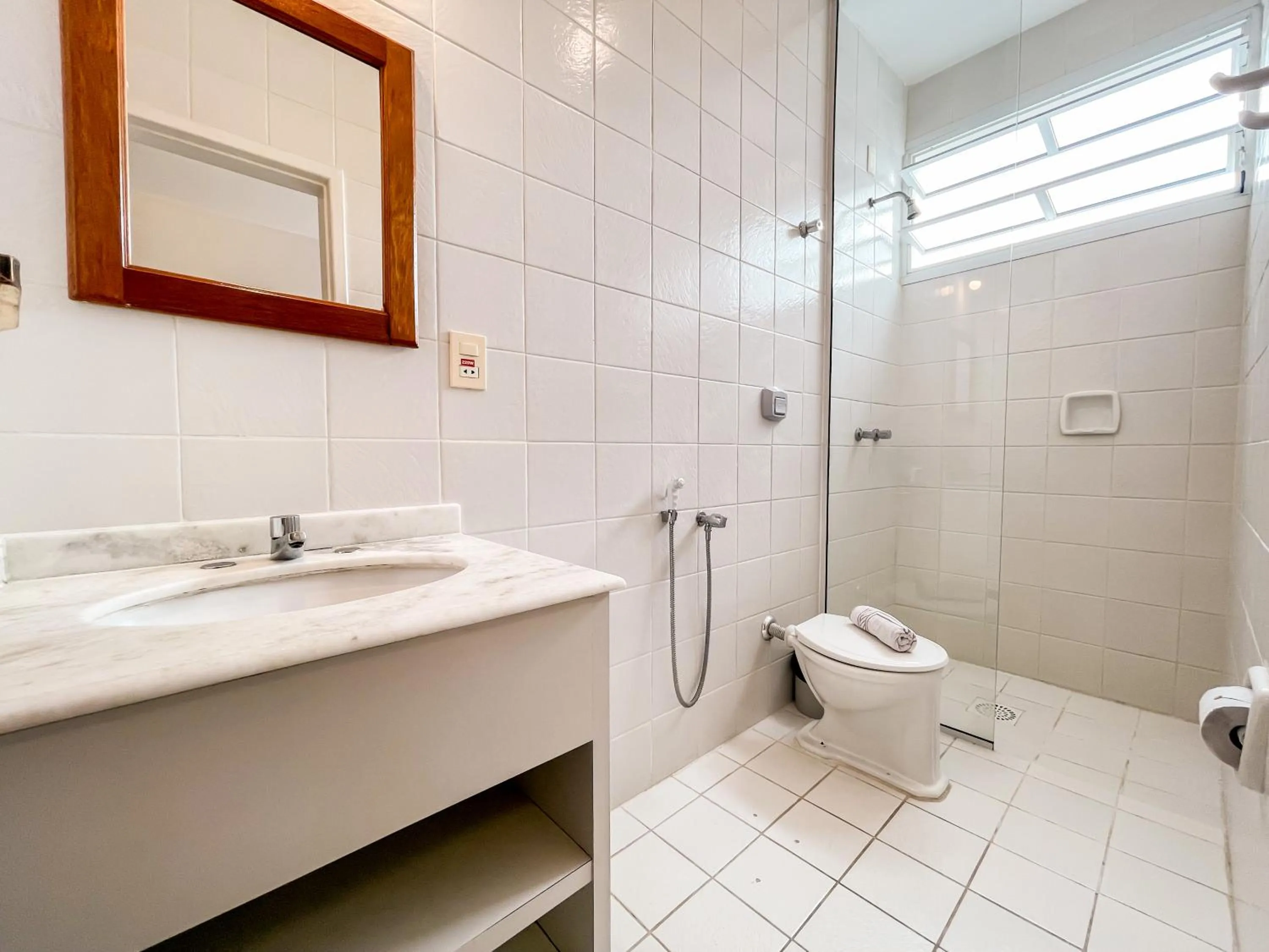 Shower in Canas Gold Praia Hotel