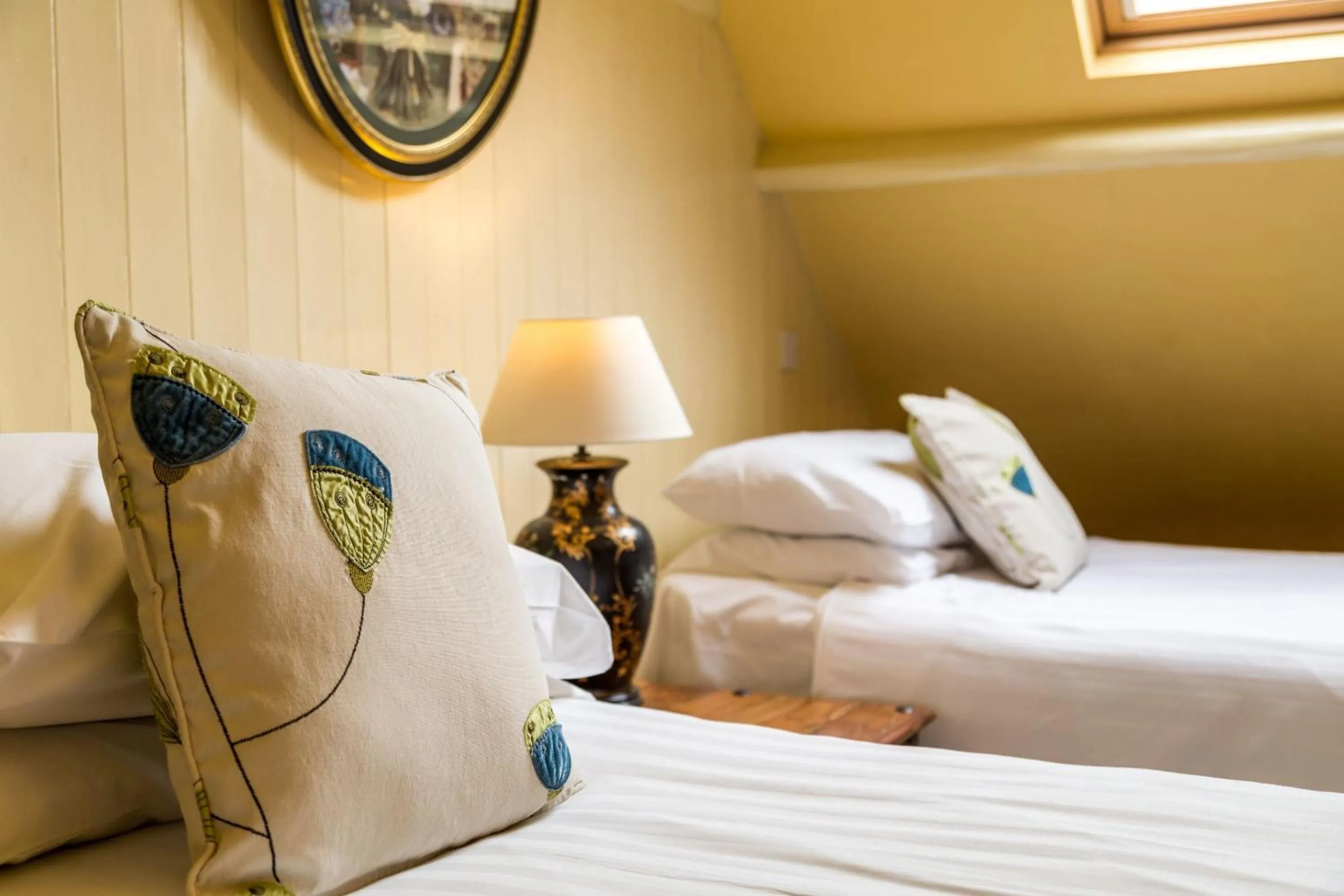 Bedroom, Bed in Orestone Manor