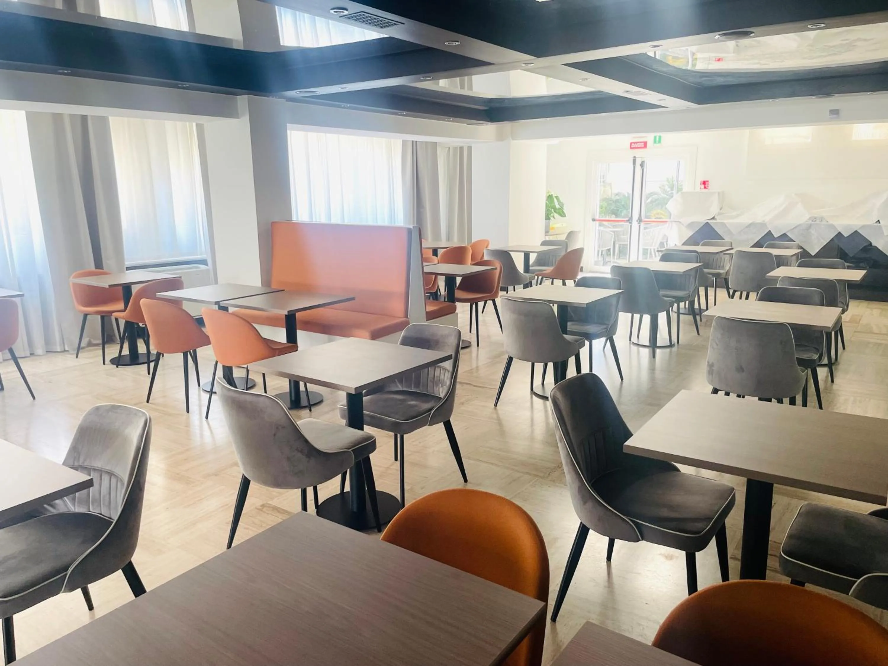 Lounge or bar in Hotel Petit Palais