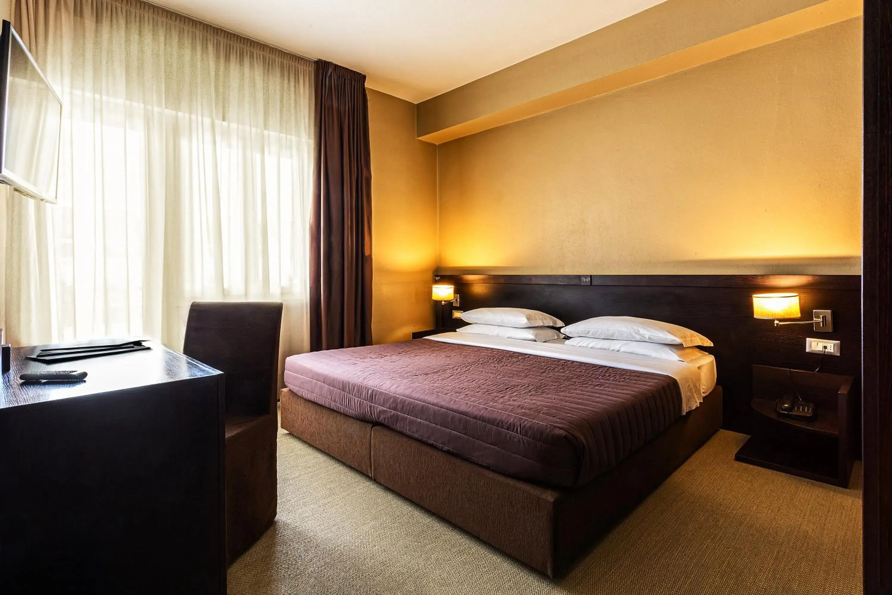 Bedroom, Bed in Hotel Petit Palais Bedroom, Bed in Hotel Petit Palais