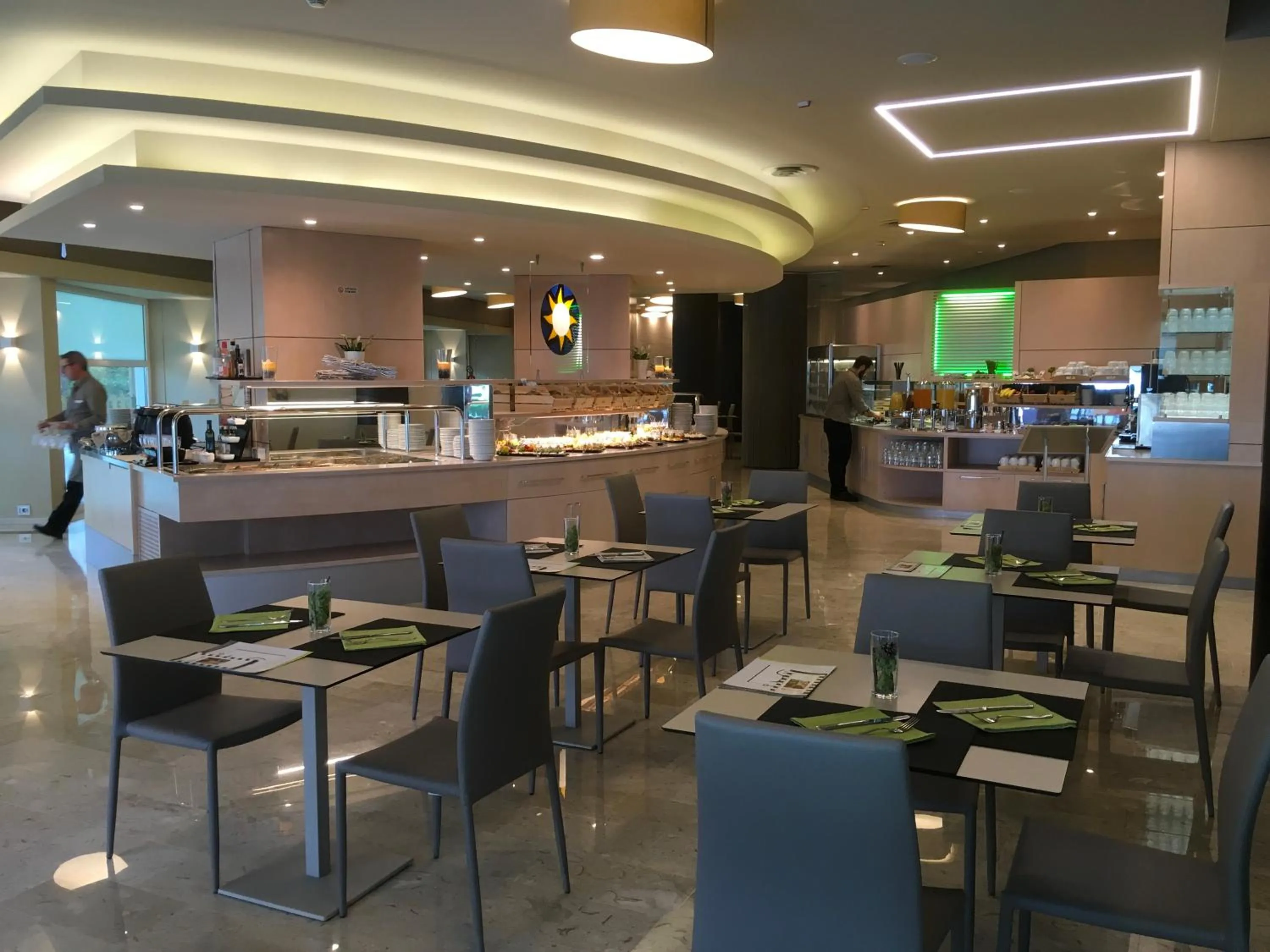 Restaurant/places to eat in International Beach Hotel