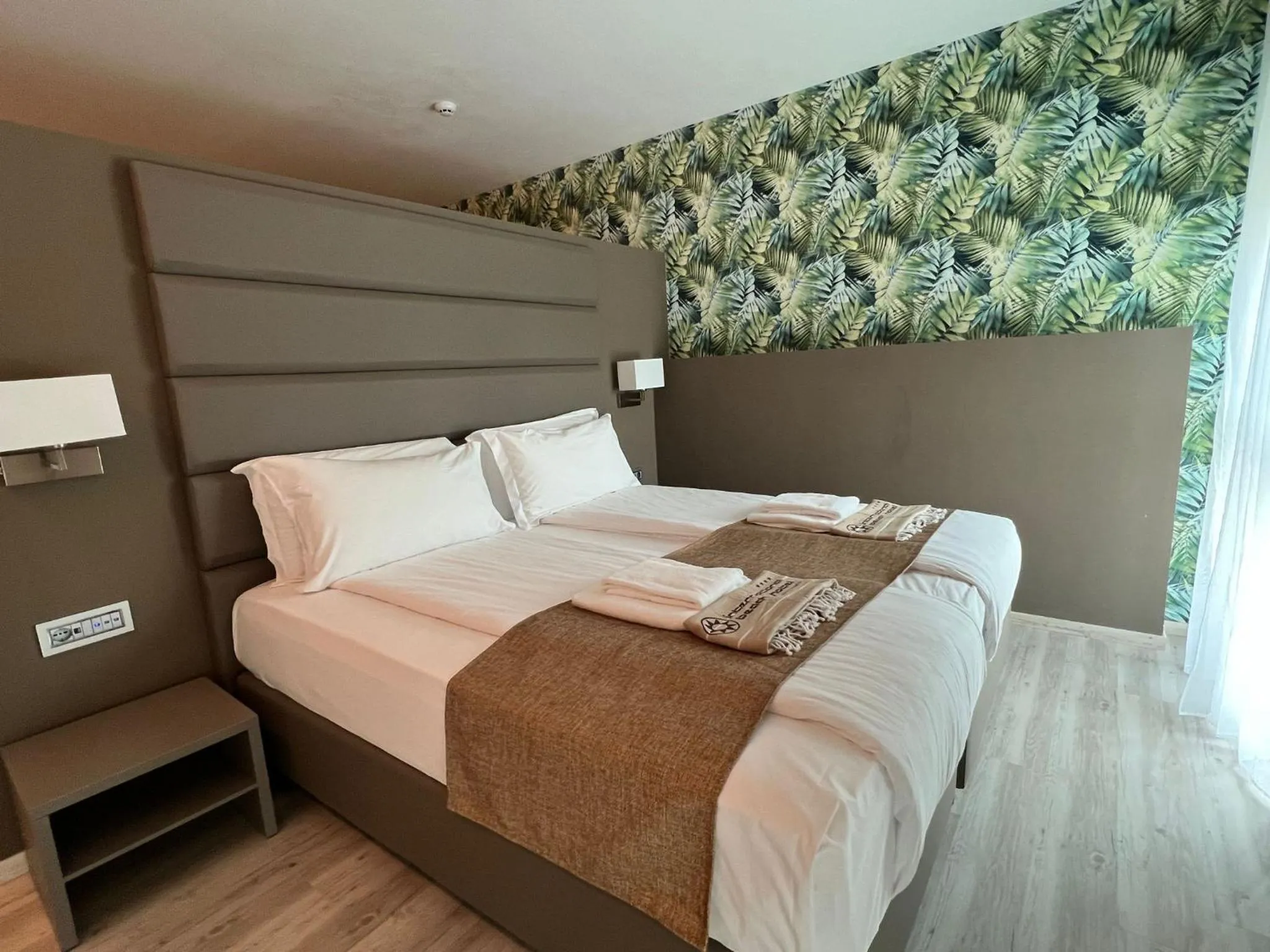 Bedroom, Bed in International Beach Hotel