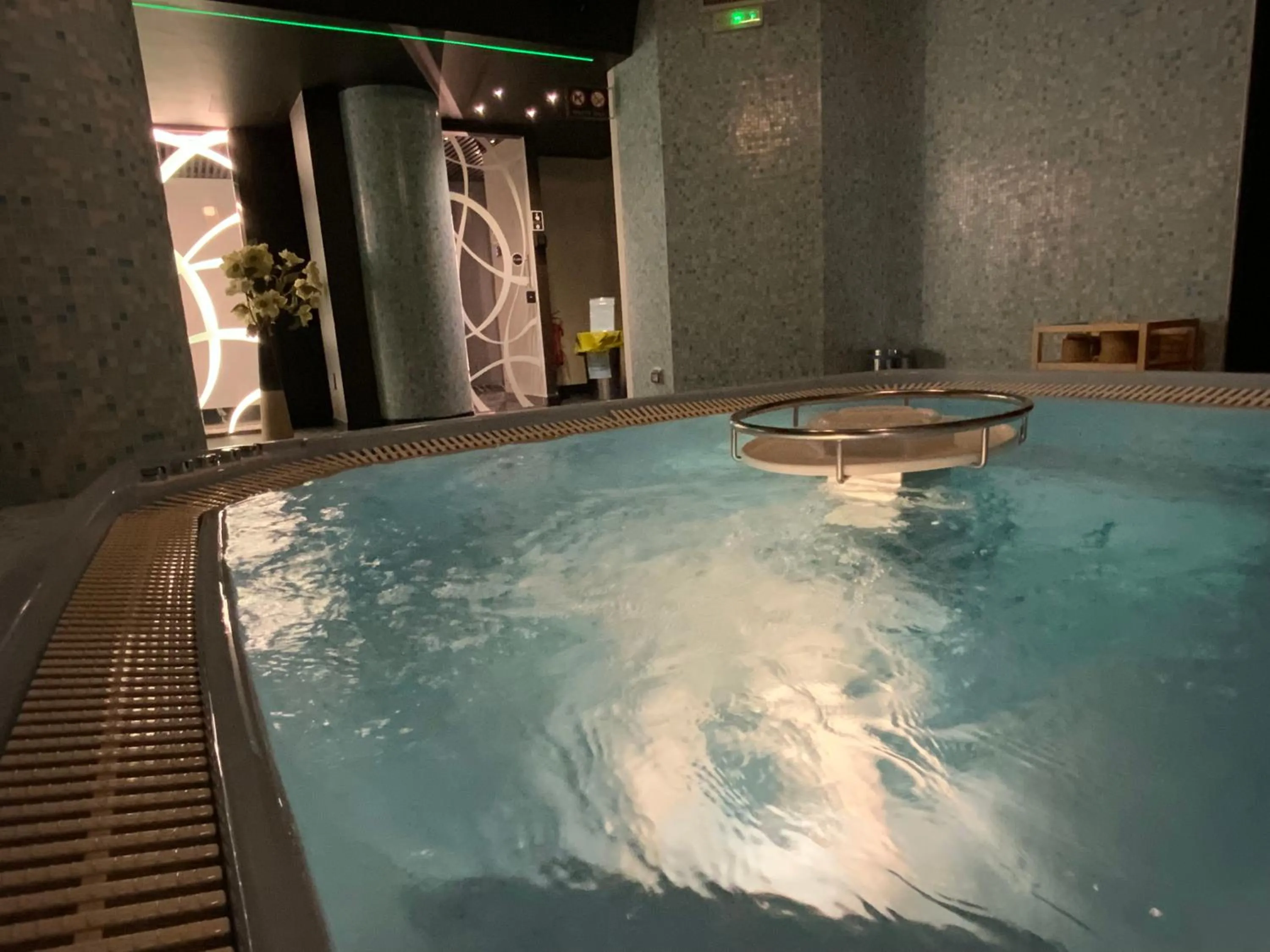 Hot Tub in International Beach Hotel