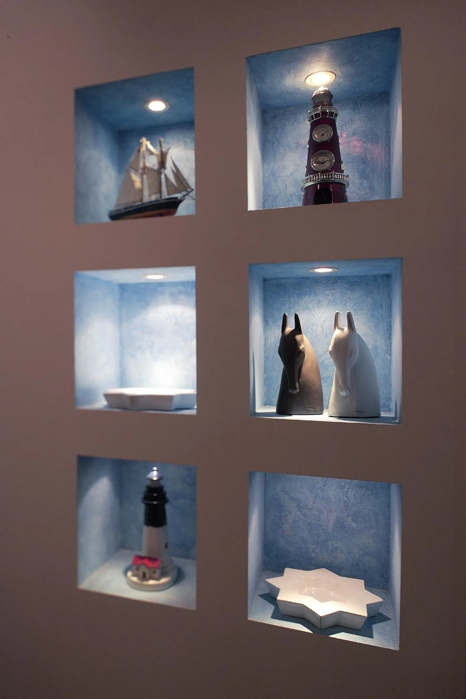 Decorative detail in International Beach Hotel