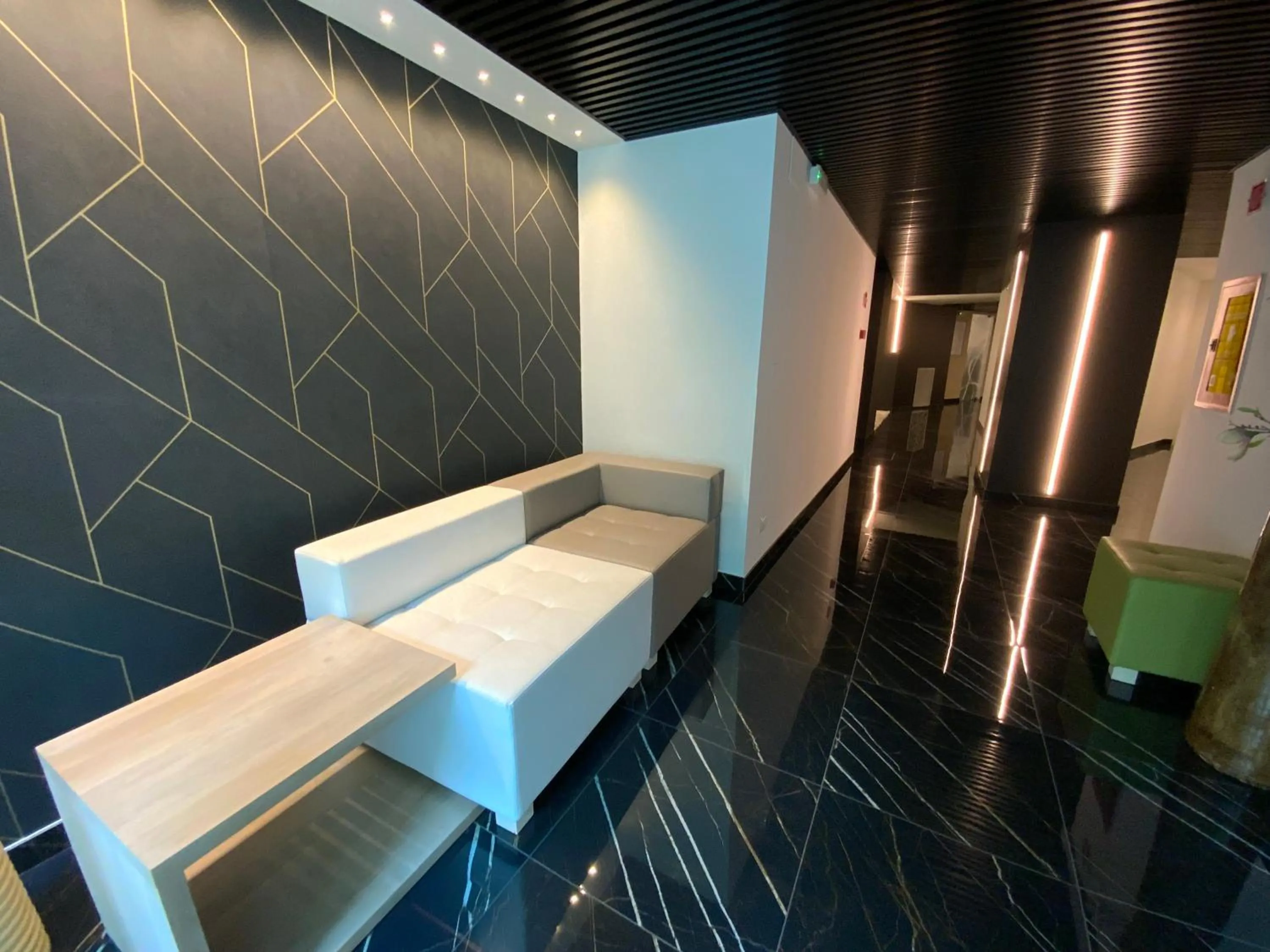 hair dresser in International Beach Hotel