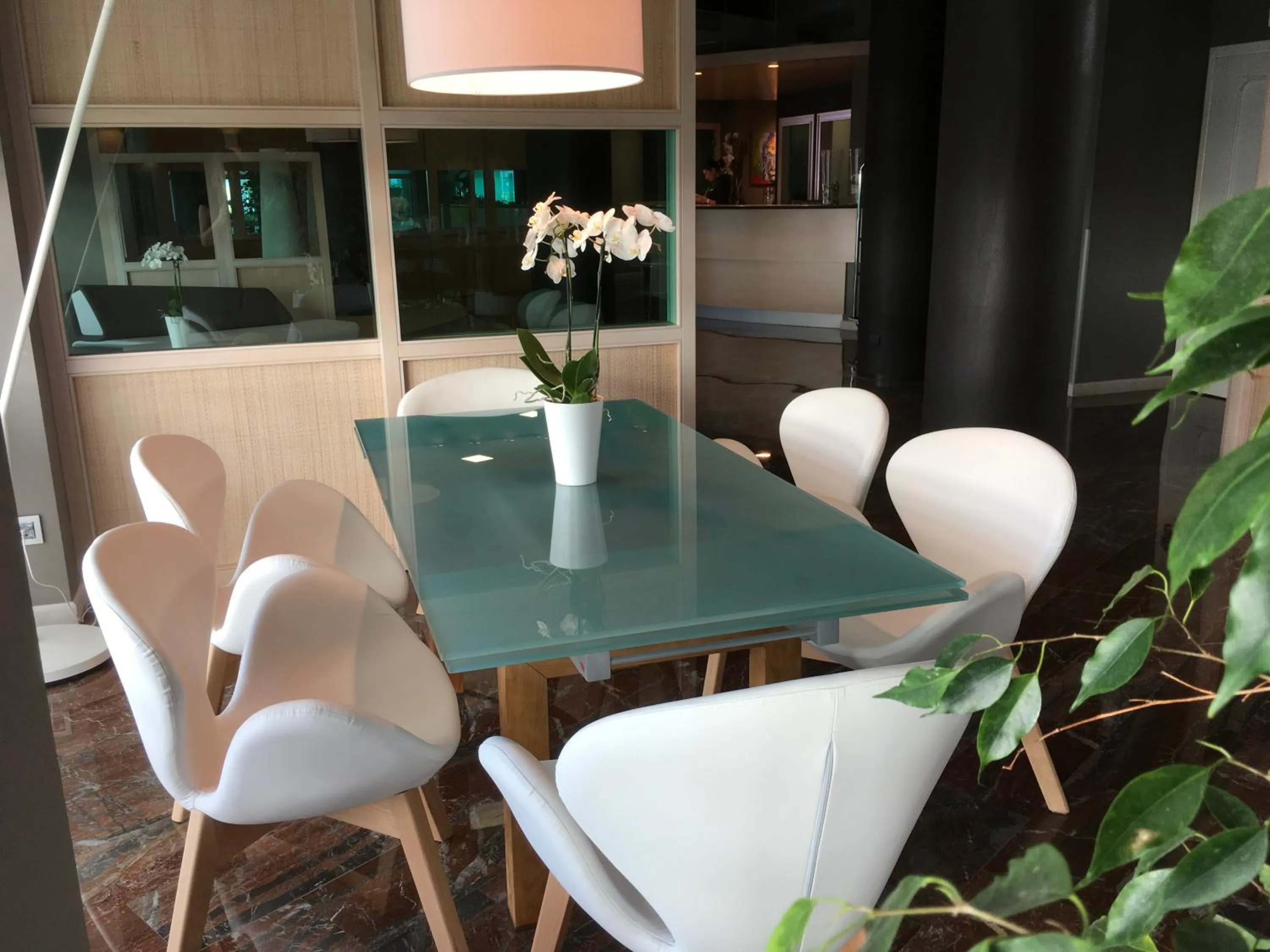 Communal lounge/ TV room in International Beach Hotel