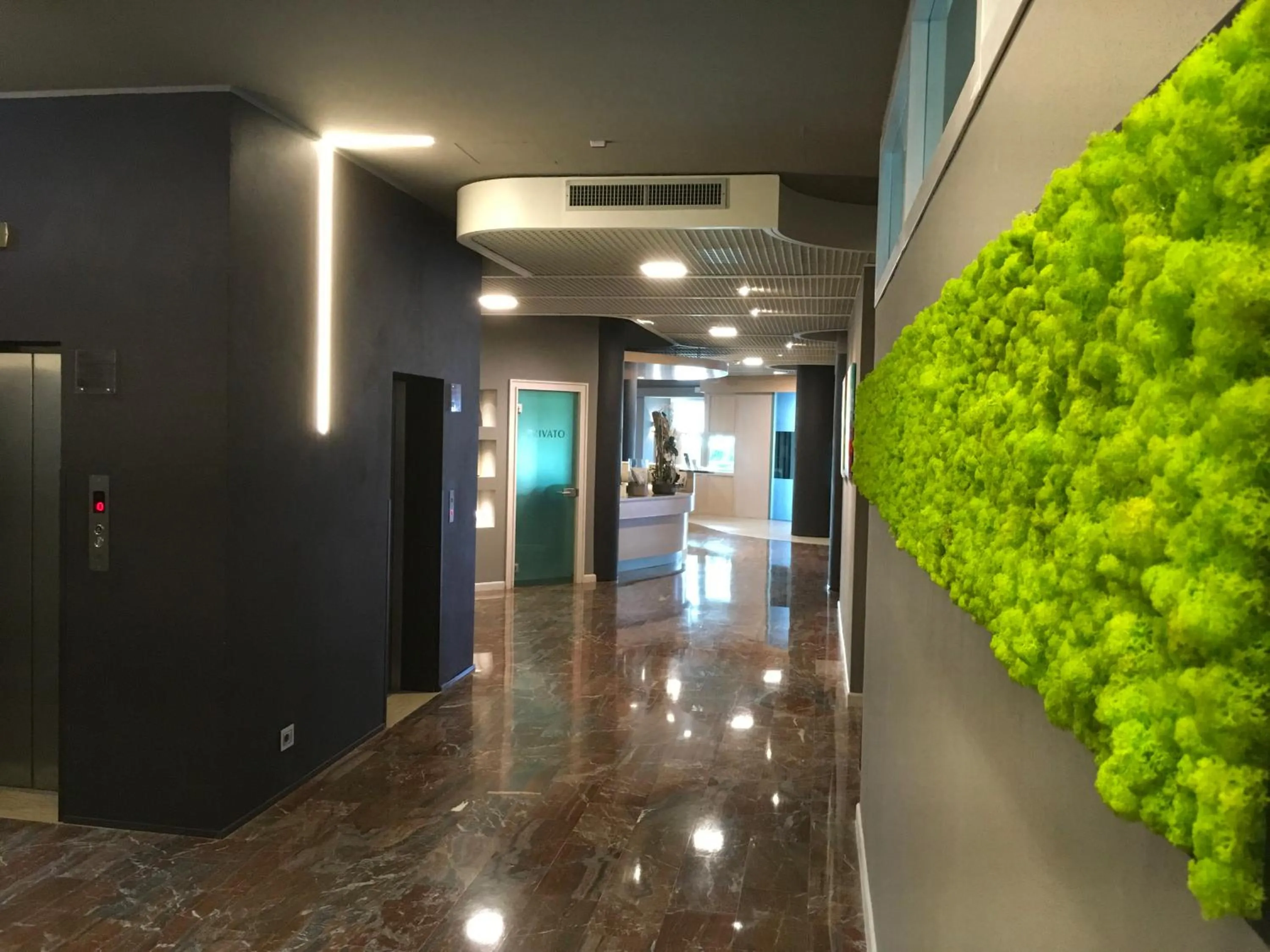 Lobby or reception in International Beach Hotel