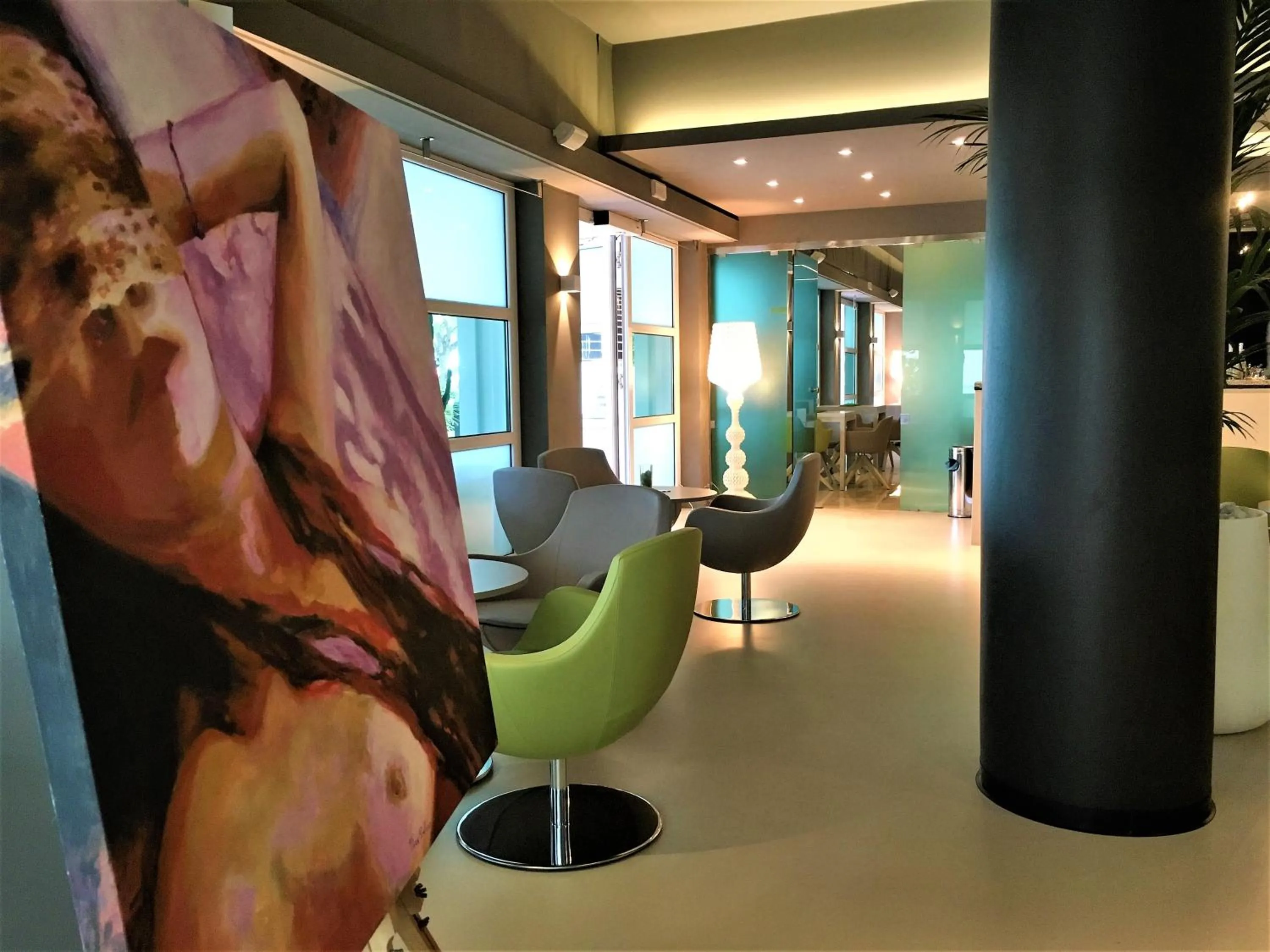 Lounge or bar in International Beach Hotel