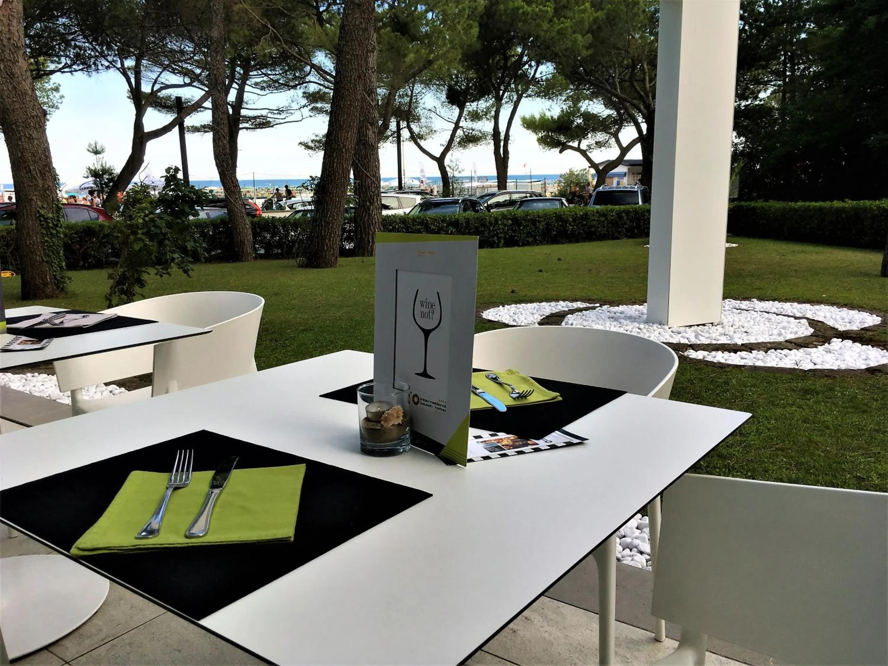 Restaurant/places to eat in International Beach Hotel