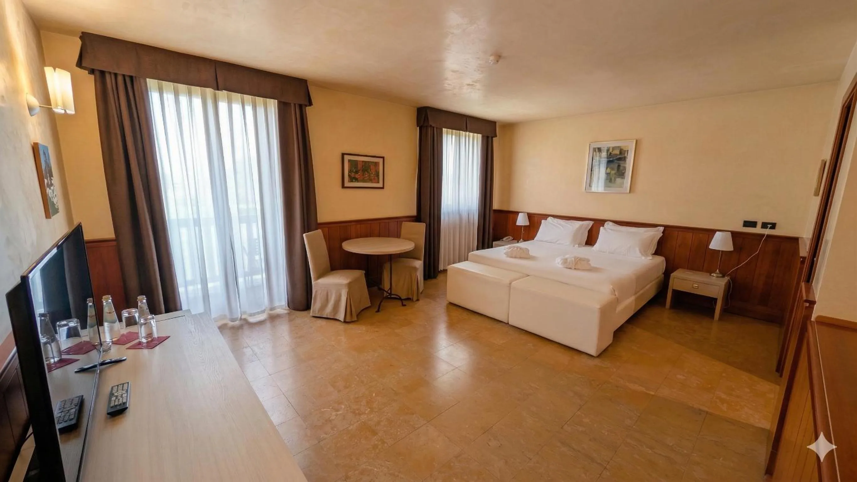 Photo of the whole room, Bed in Hotel Golf Inn