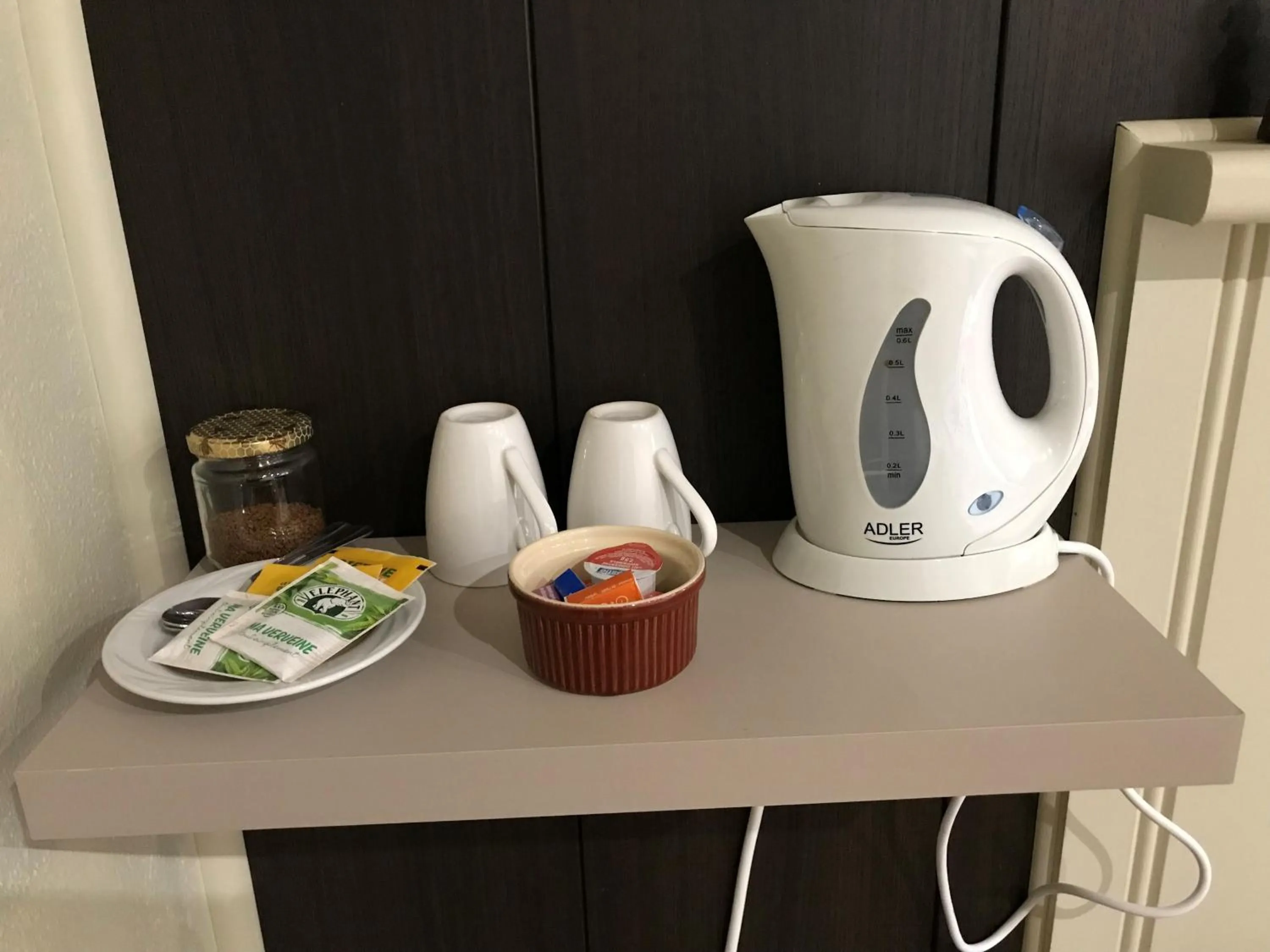 Coffee/tea facilities in Maison Chabrat