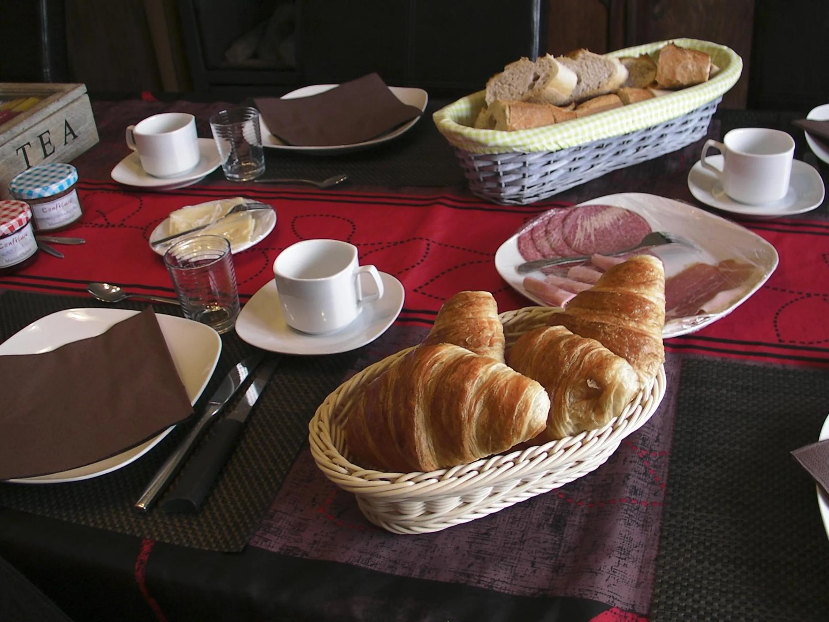 Continental breakfast in Maison Chabrat