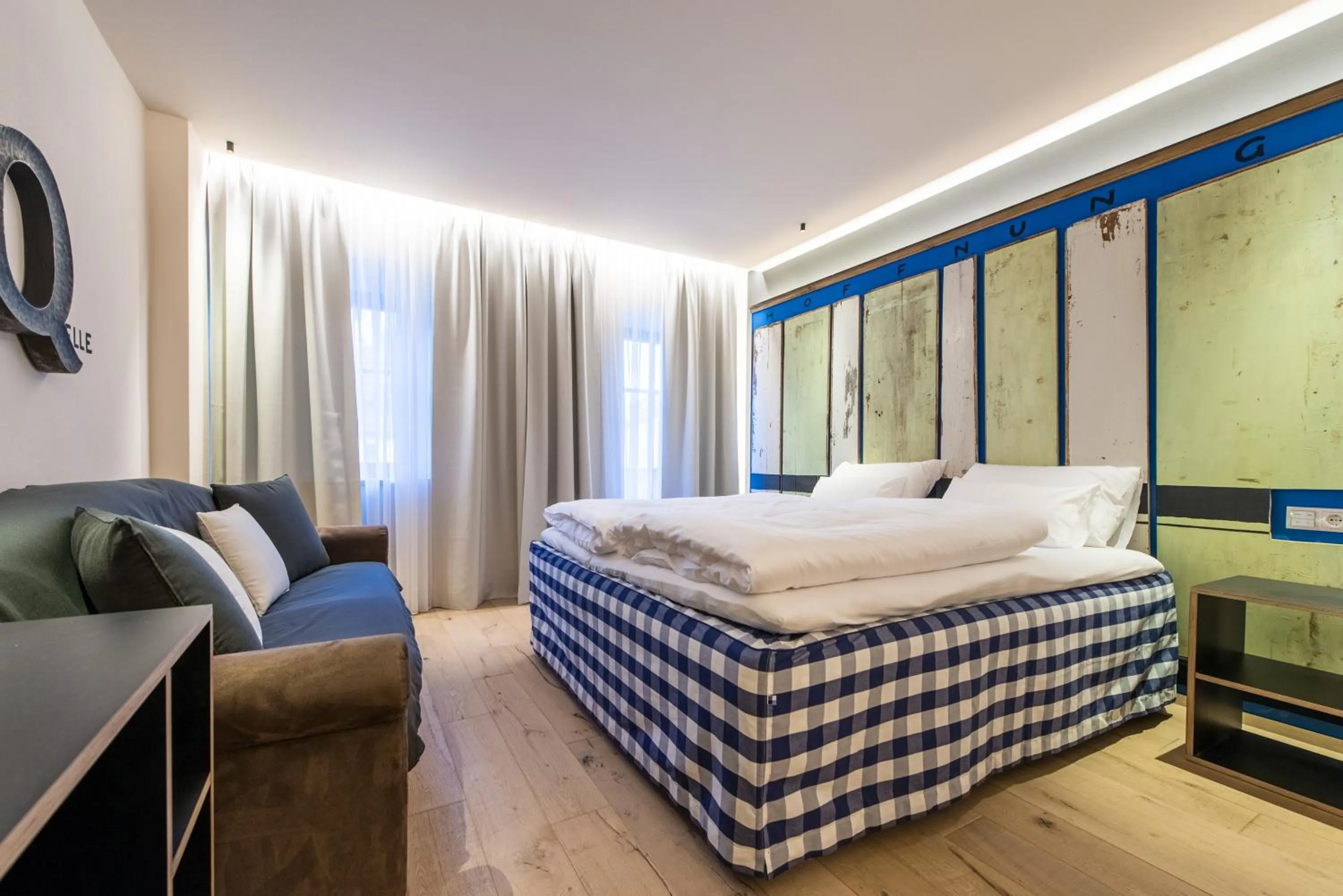 Photo of the whole room, Bed in Adler Suite & Stube