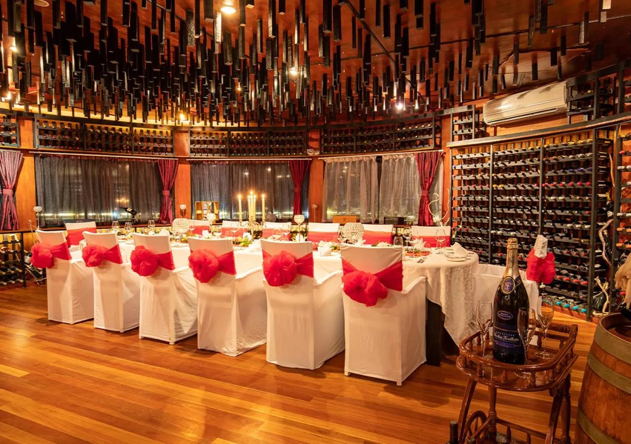 Restaurant/places to eat in Sun Siyam Iru Fushi with Free Transfer