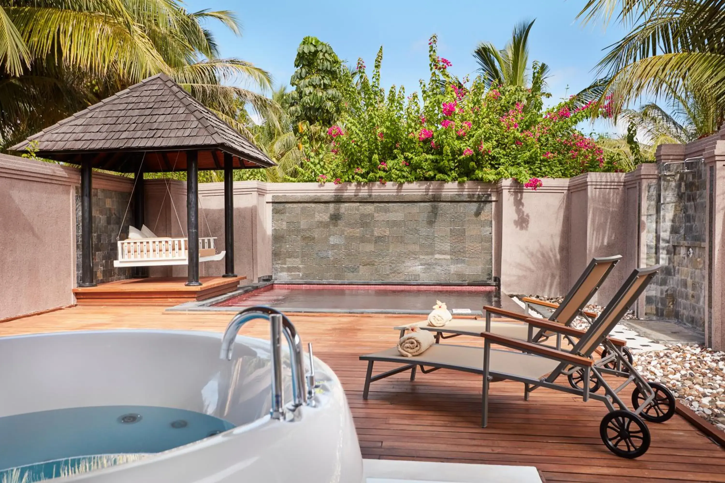 Celebrity Retreat - Free Transfer, 2 pax, 7 nights minimum in Sun Siyam Iru Fushi with Free Transfer Celebrity Retreat - Free Transfer, 2 pax, 7 nights minimum in Sun Siyam Iru Fushi with Free Transfer
