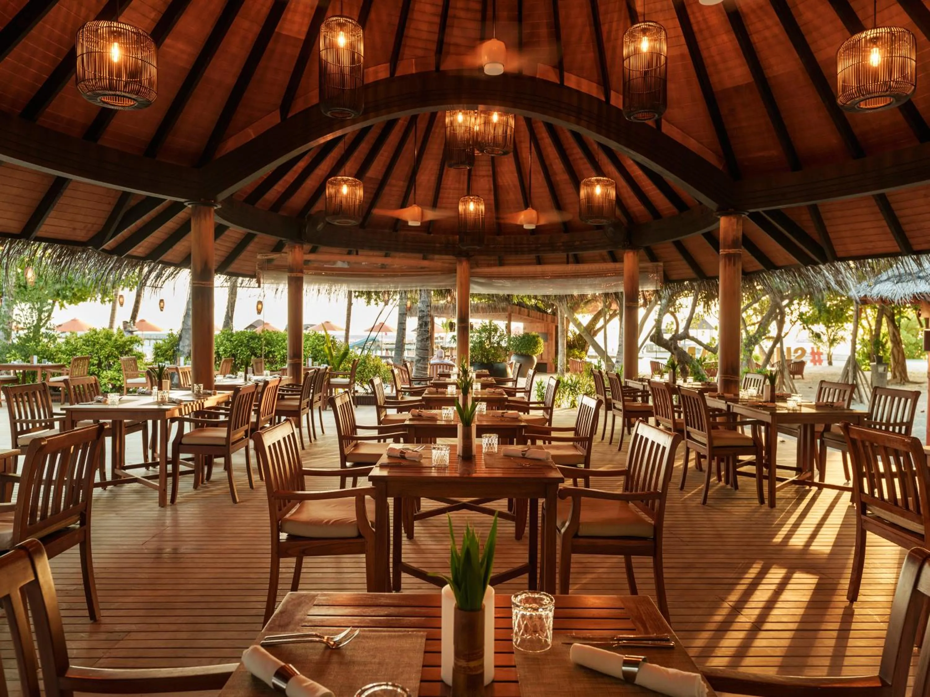 Restaurant/places to eat in Sun Siyam Iru Fushi with Free Transfer