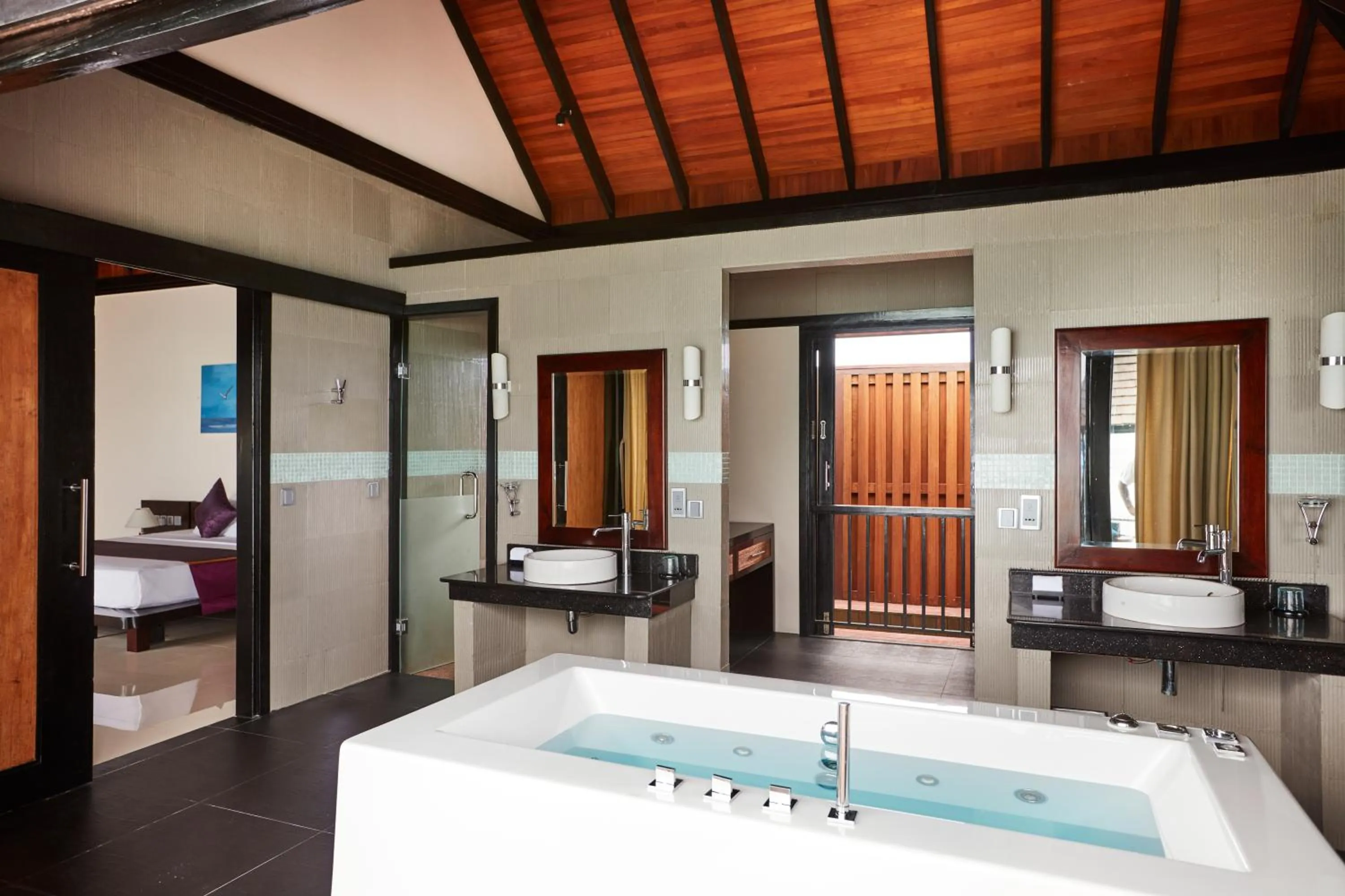 Bathroom in Sun Siyam Iru Fushi with Free Transfer