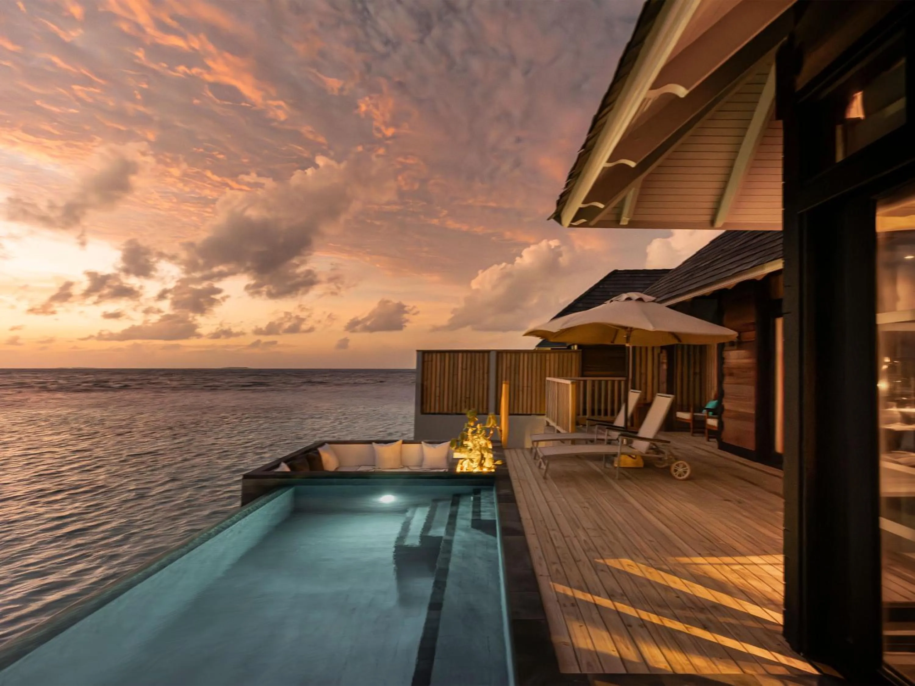 Sunset in Sun Siyam Iru Fushi with Free Transfer