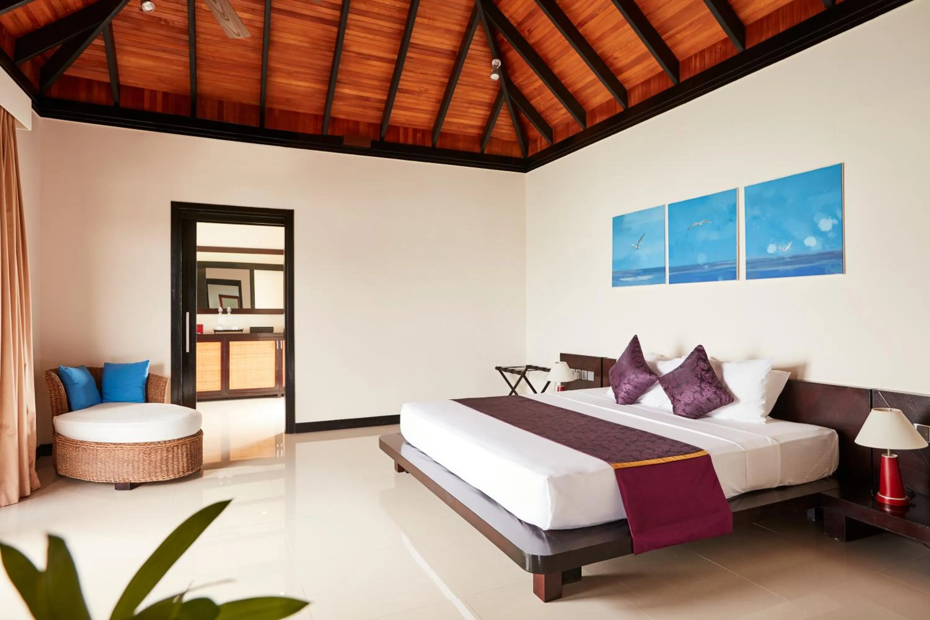 Bed in Sun Siyam Iru Fushi with Free Transfer