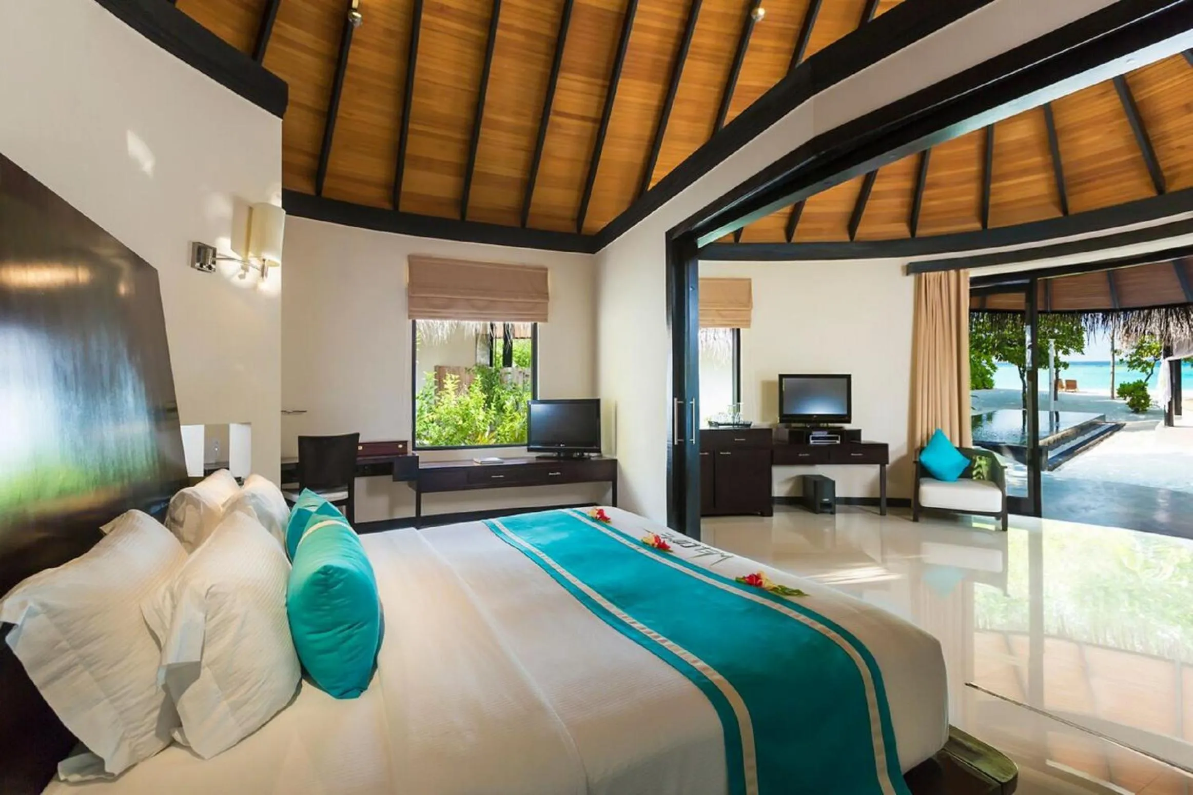 Bathroom, Bed in Sun Siyam Iru Fushi with Free Transfer