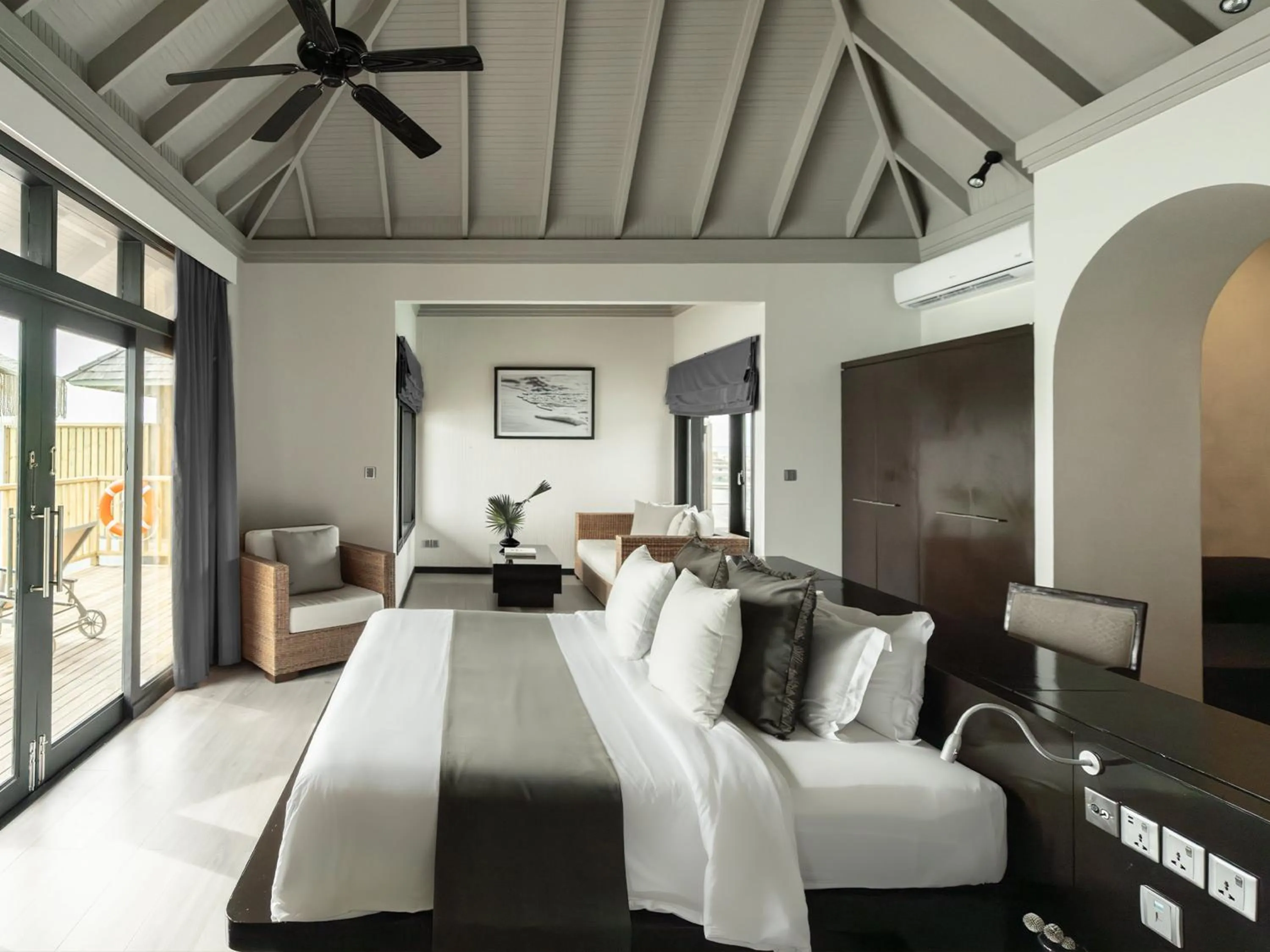 Bed in Sun Siyam Iru Fushi with Free Transfer