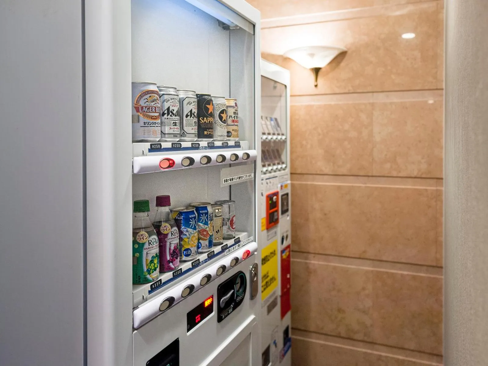 vending machine in Hotel Global View Hachinohe Annex