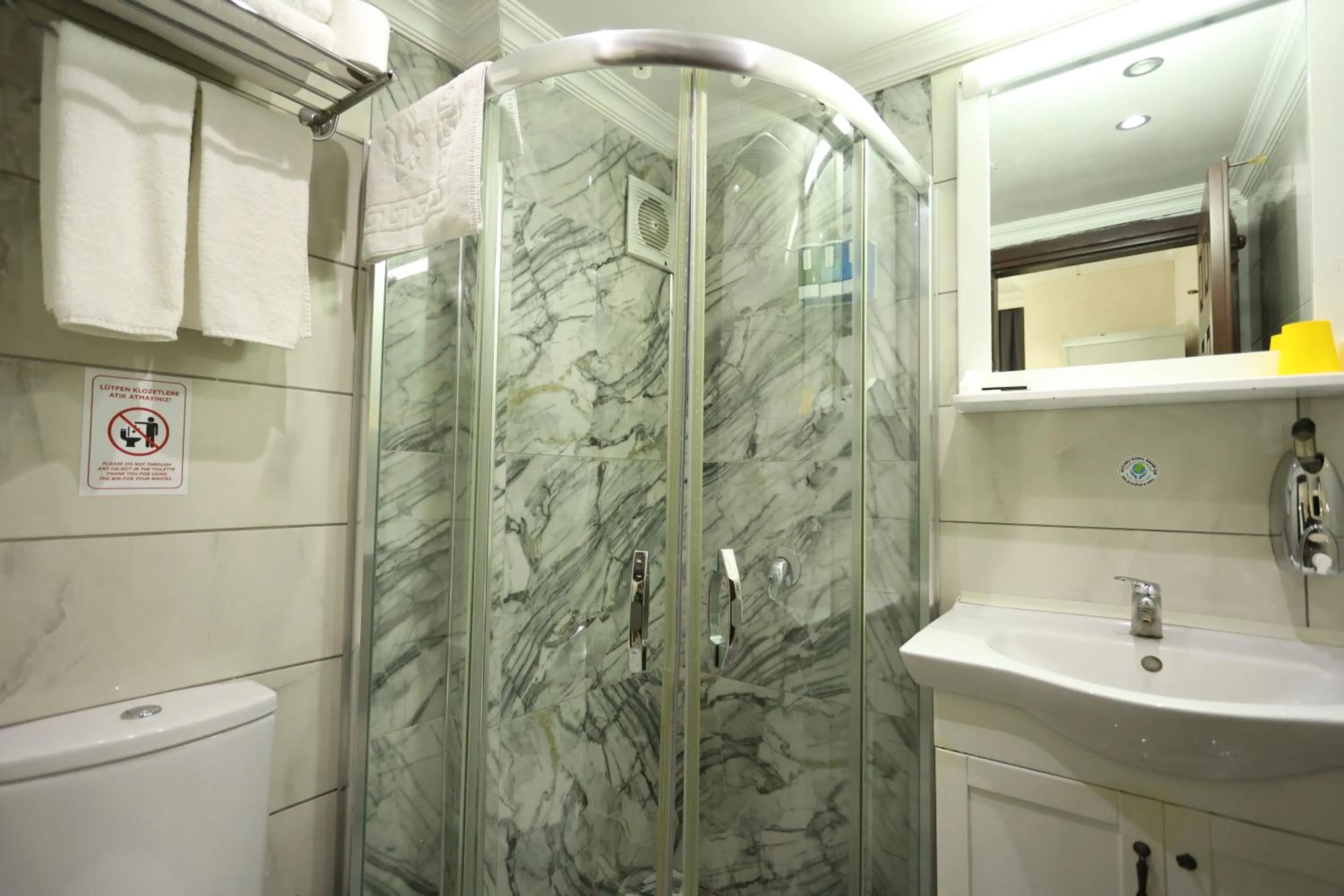 Bathroom in Asmali Hotel