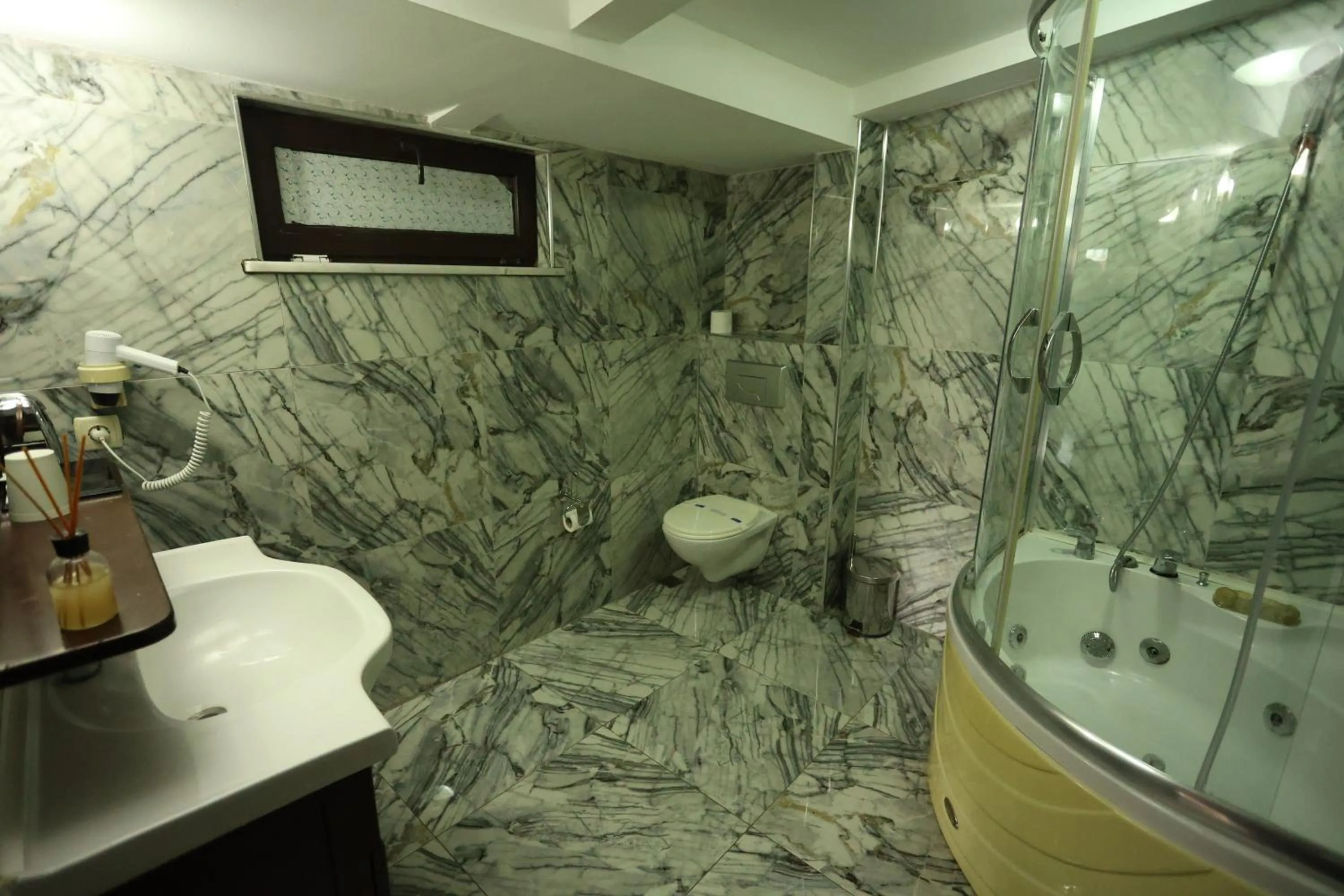 Shower in Asmali Hotel